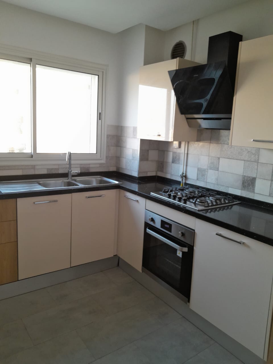 Ariana Ville Cite Ennasr 2 Location Appart. 3 pices Un appartement s 2 ht standing cit nasr