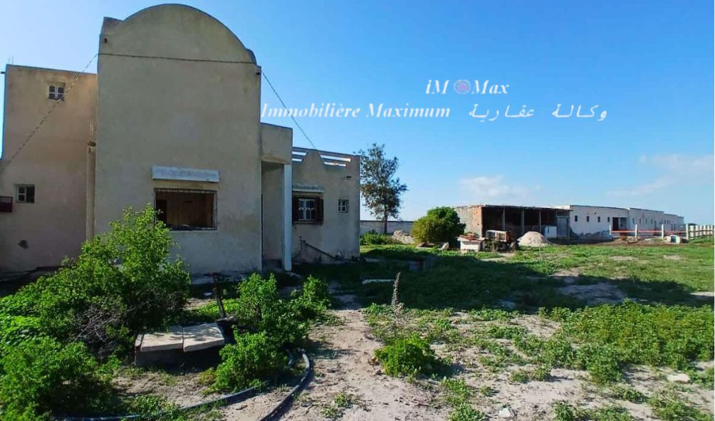 Soliman Soliman Terrain Terrain agricole Ferme 8h avec villa route korbos