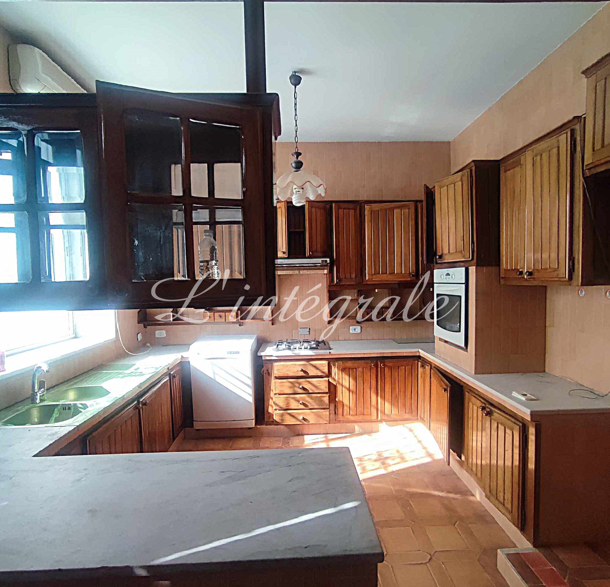 El Menzah Mutuelle Ville Location Maisons Une immense villa usage habitation ou commerciale