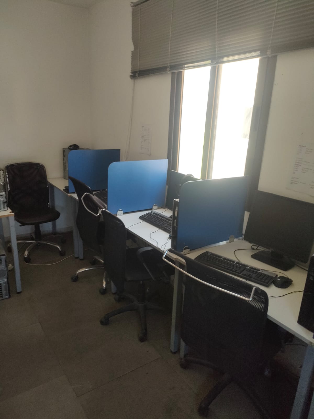 Bab Bhar Bab Bhar Bureaux & Commerces Bureau Plateau centre d'appel au laboratoire