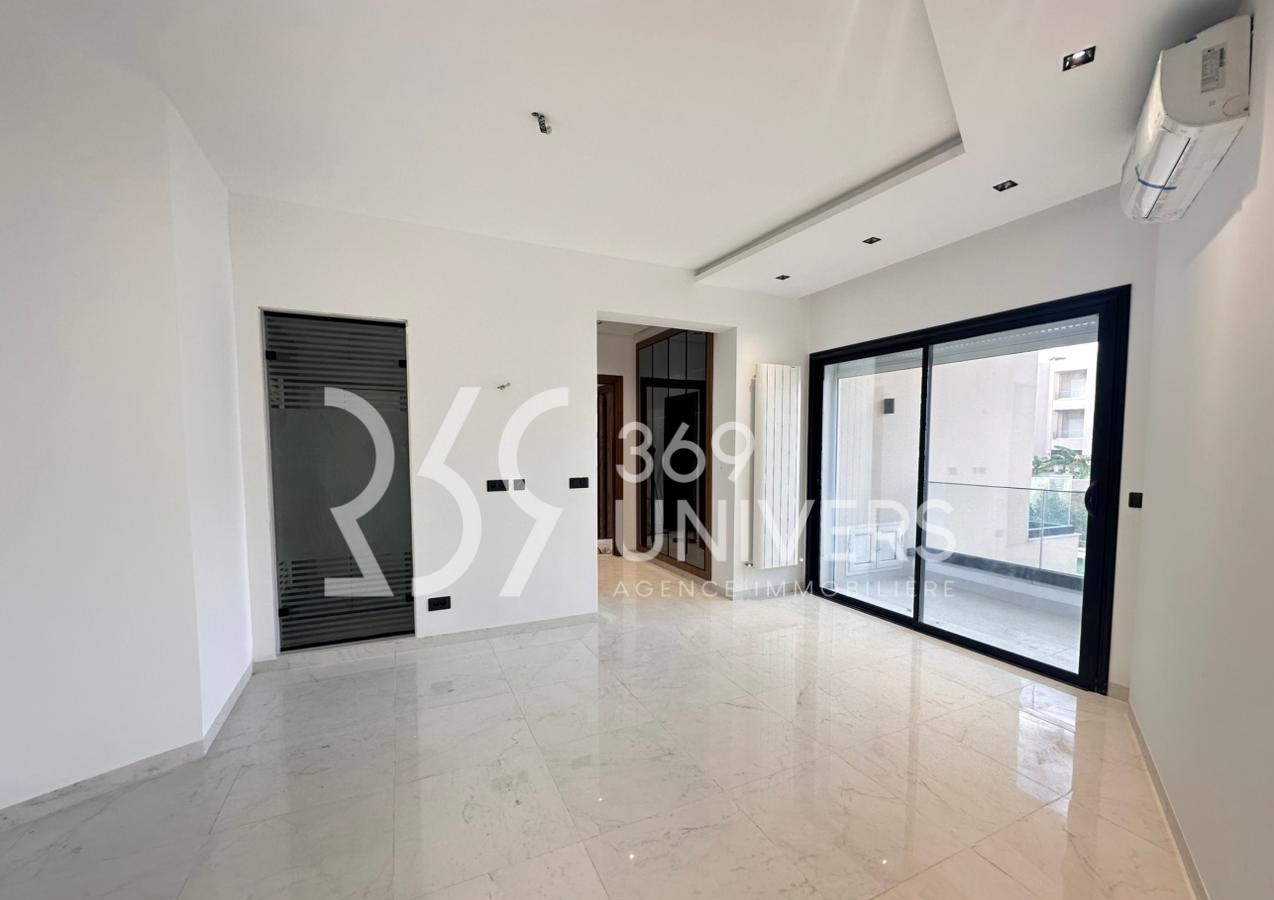 Ain Zaghouan Jardins de Carthage Vente Duplex Triplex avec piscine au jardins de carthage