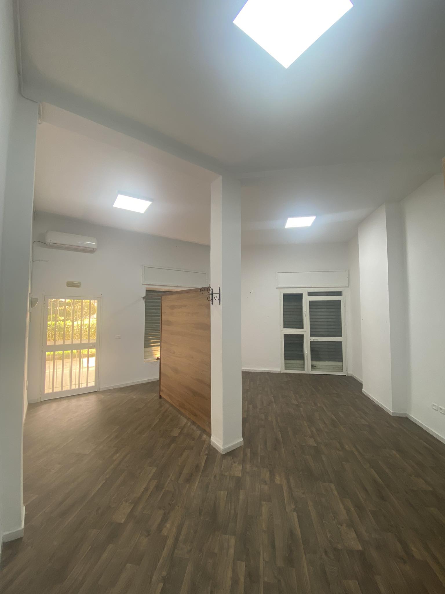 La Marsa El Aouina Bureaux & Commerces Surfaces Local commercial