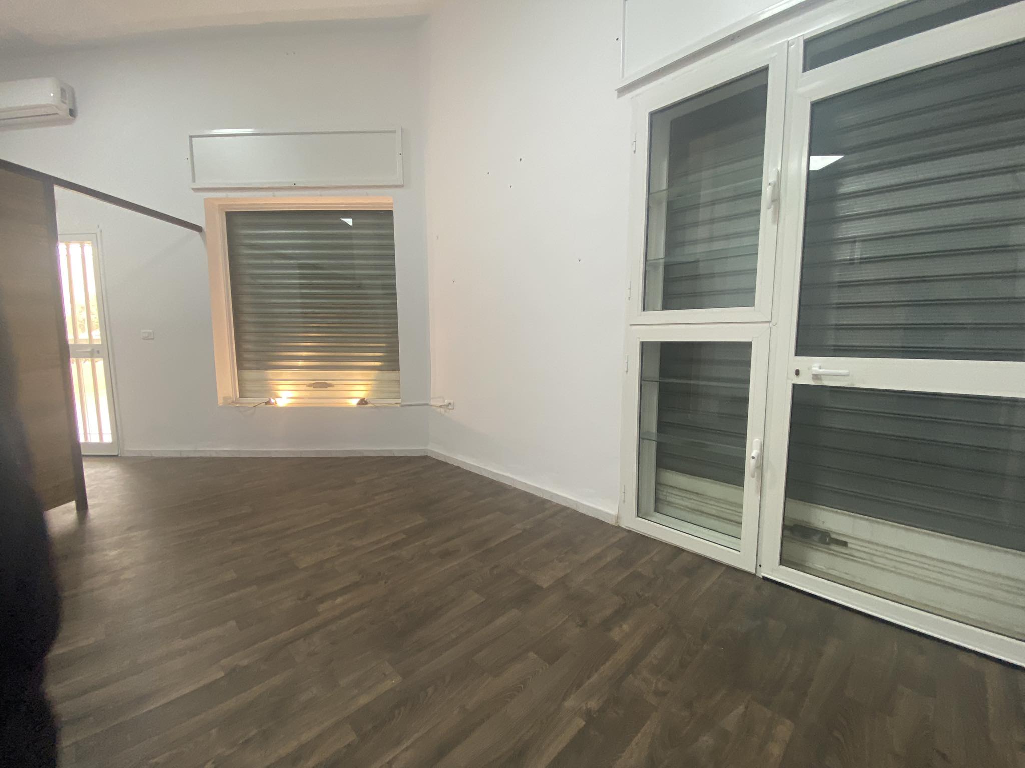 La Marsa El Aouina Bureaux & Commerces Surfaces Local commercial