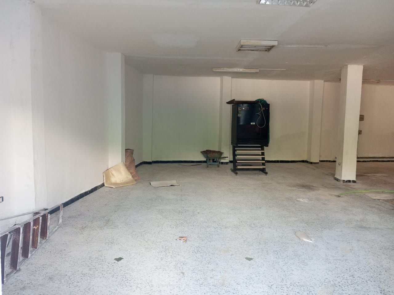 La Marsa Sidi Daoud Bureaux & Commerces Atelier,Garage Dpt de 240 mtre carre