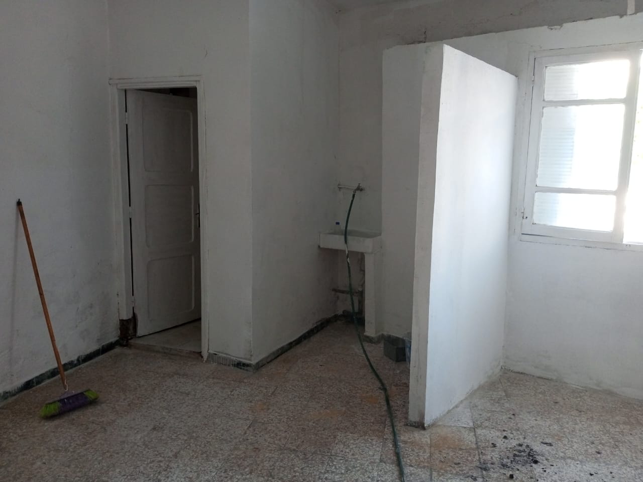 La Marsa Sidi Daoud Bureaux & Commerces Atelier,Garage Dpt de 240 mtre carre