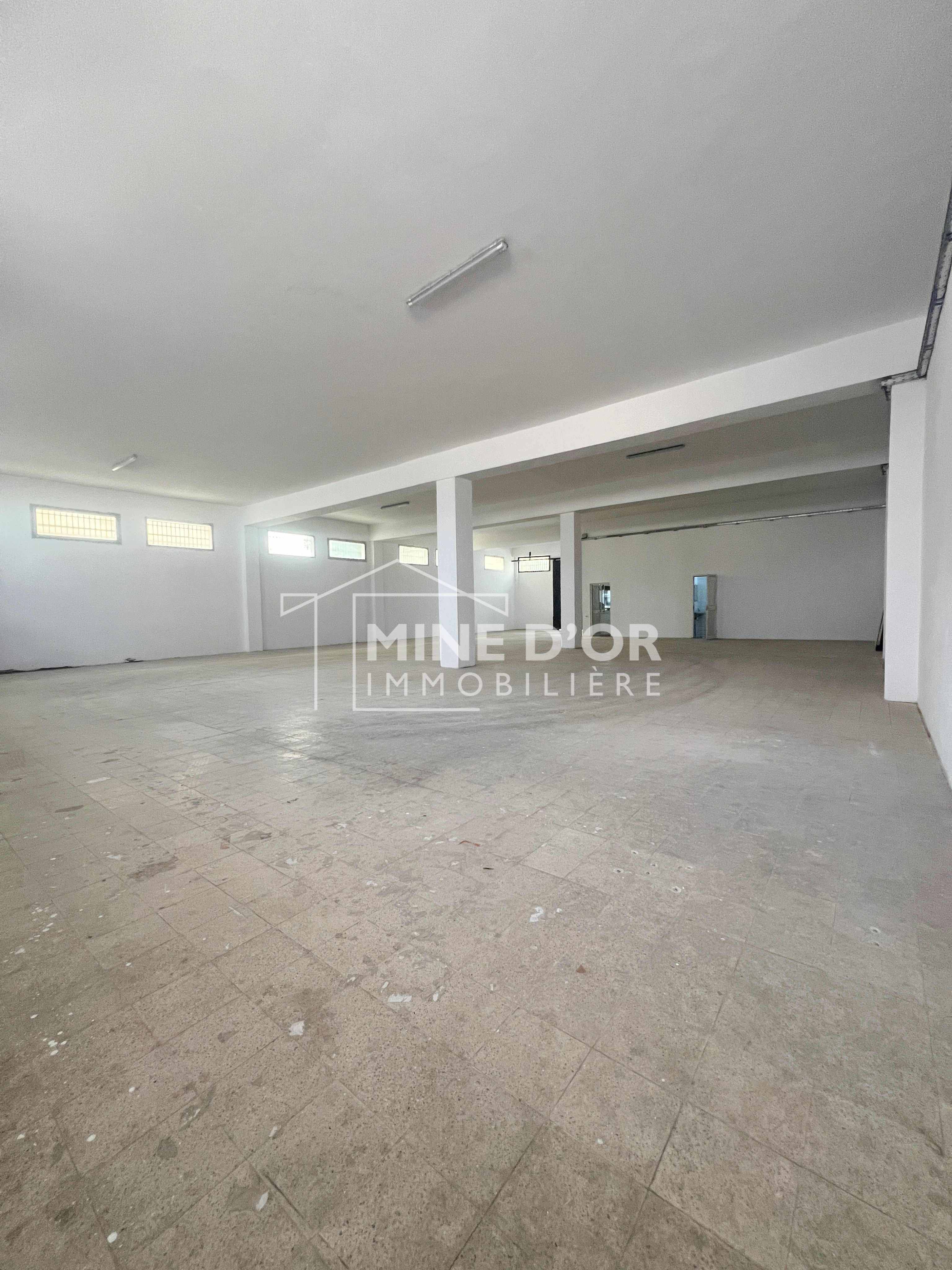 La Soukra Charguia 1 Bureaux & Commerces Surfaces Al un dpt au rdc  charguia 1