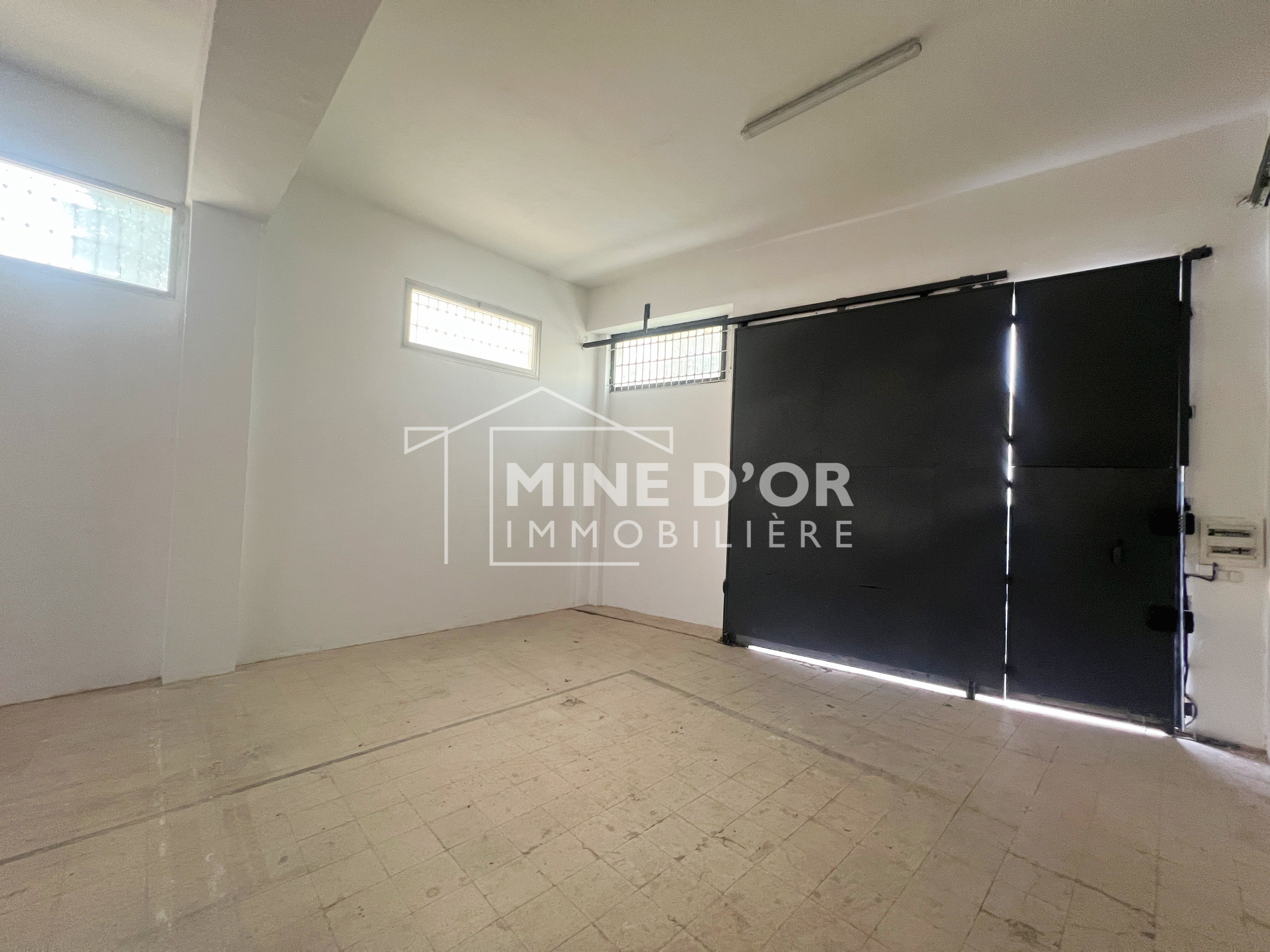 La Soukra Charguia 1 Bureaux & Commerces Surfaces Al un dpt au rdc  charguia 1