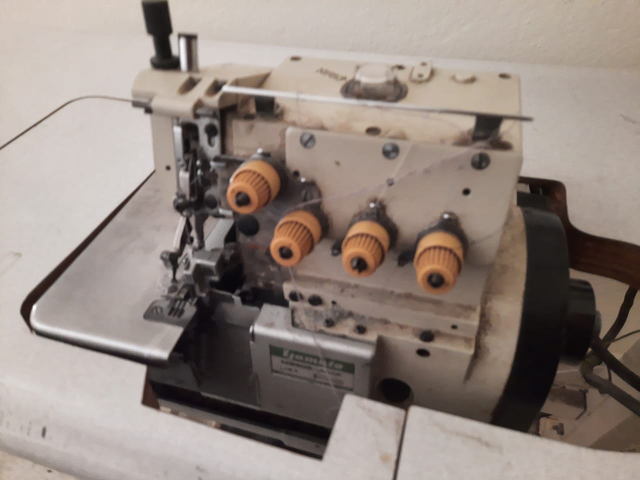 Le Bardo Le Bardo Autre Autre Machine surjet 5 fils couture