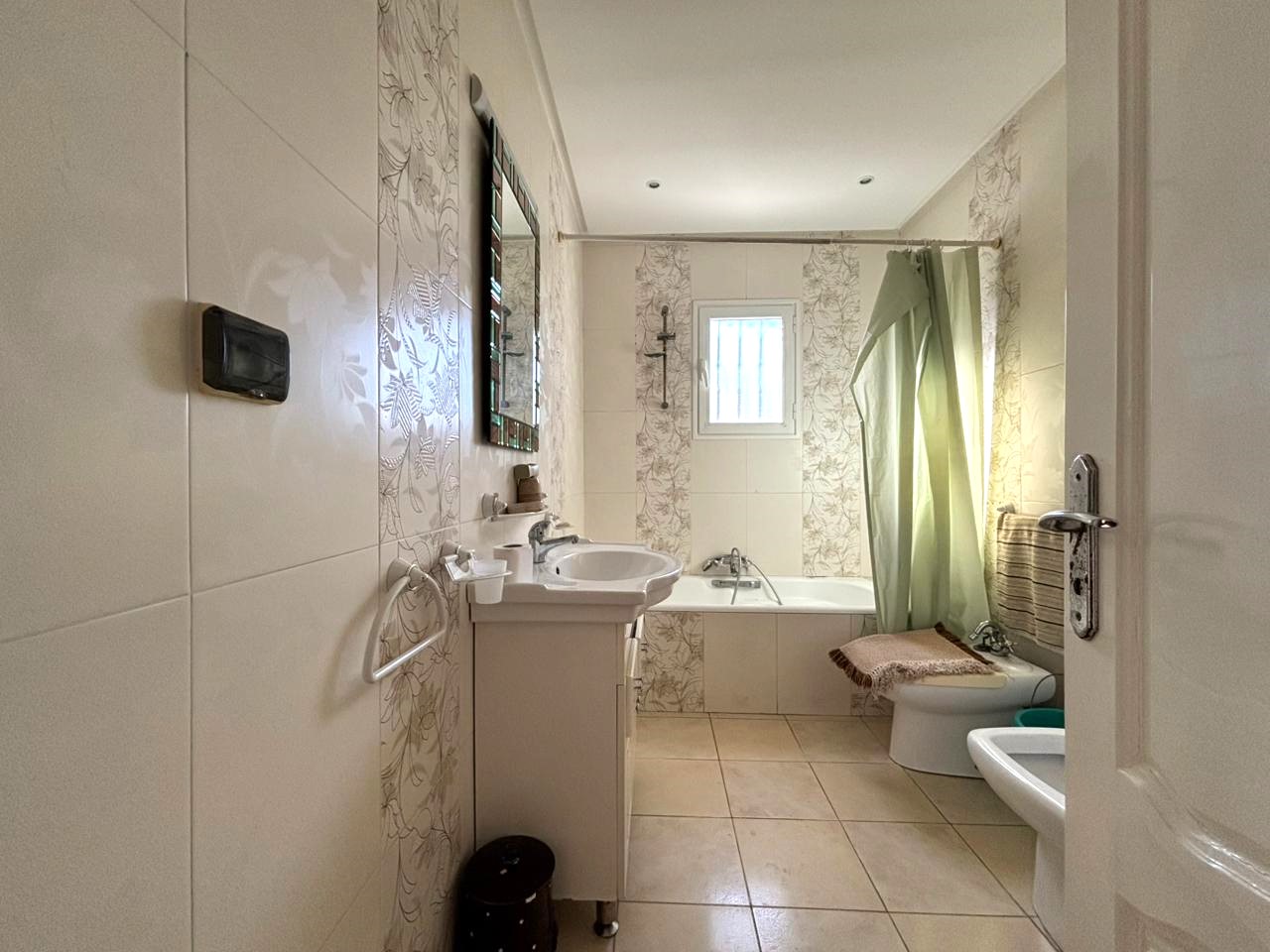 La Marsa Sidi Daoud Location Appart. 3 pices Etage de villa s2 meubl  sidi daoued
