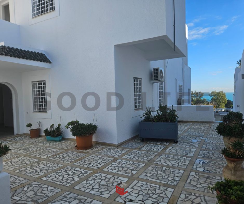 La Marsa Gammart Location Duplex Villa d'exception sur plusieurs niveaux  gammarth