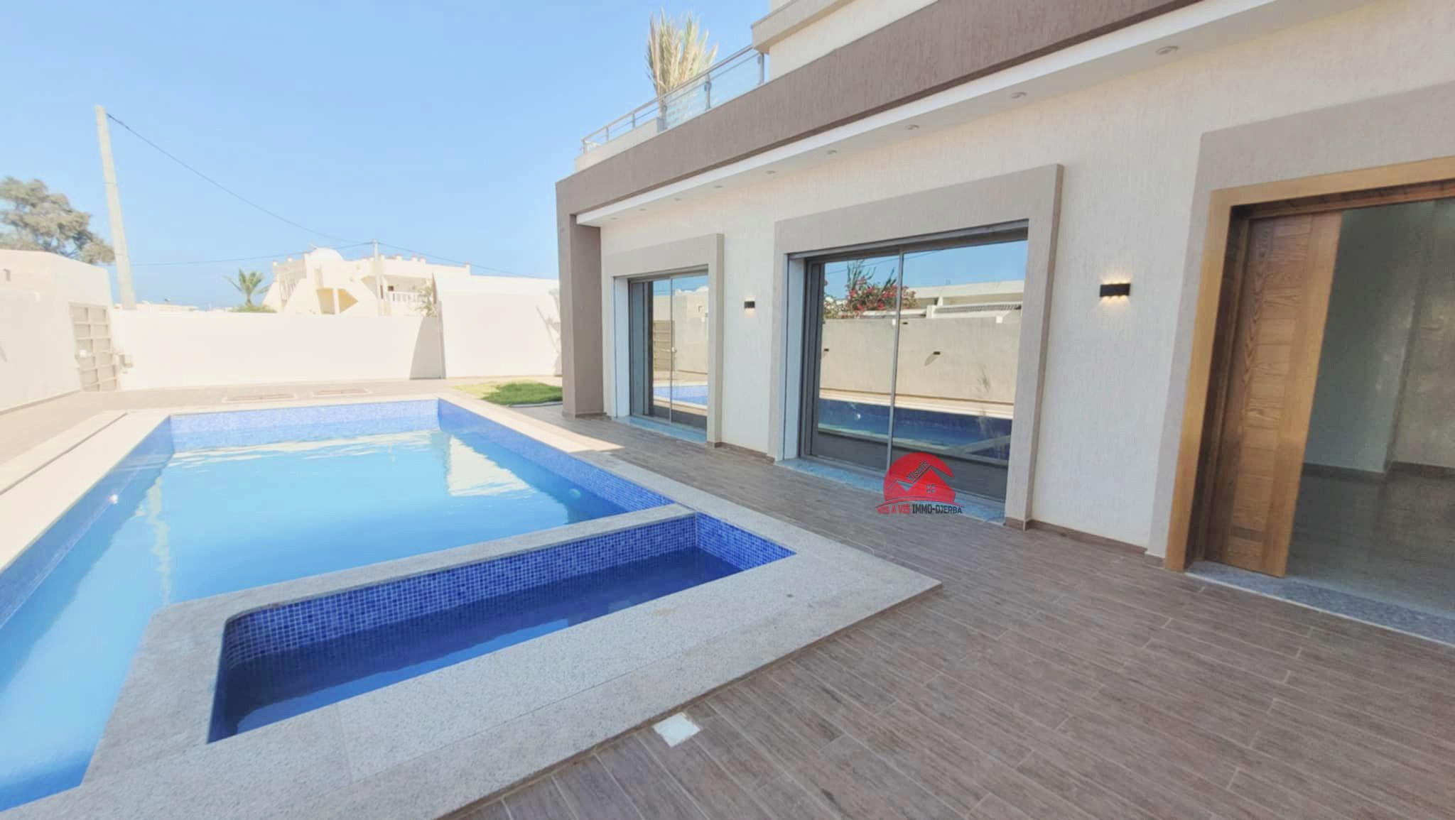 Djerba - Midoun Zone Hoteliere Vente Maisons Villa avec piscine titre bleu djerba za