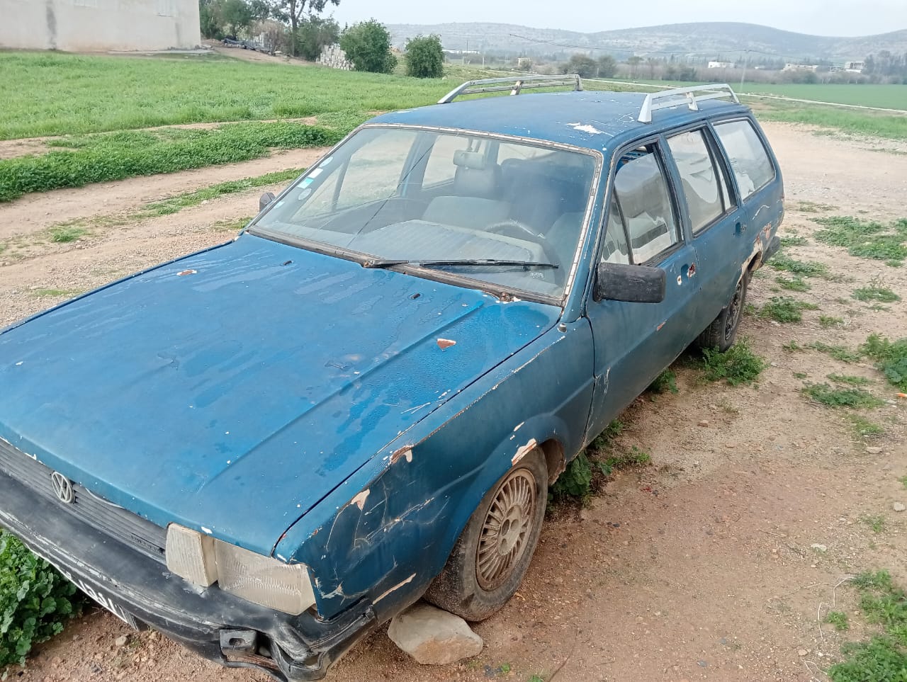 Tebourba Tebourba Volkswagen Passat Passat bleu