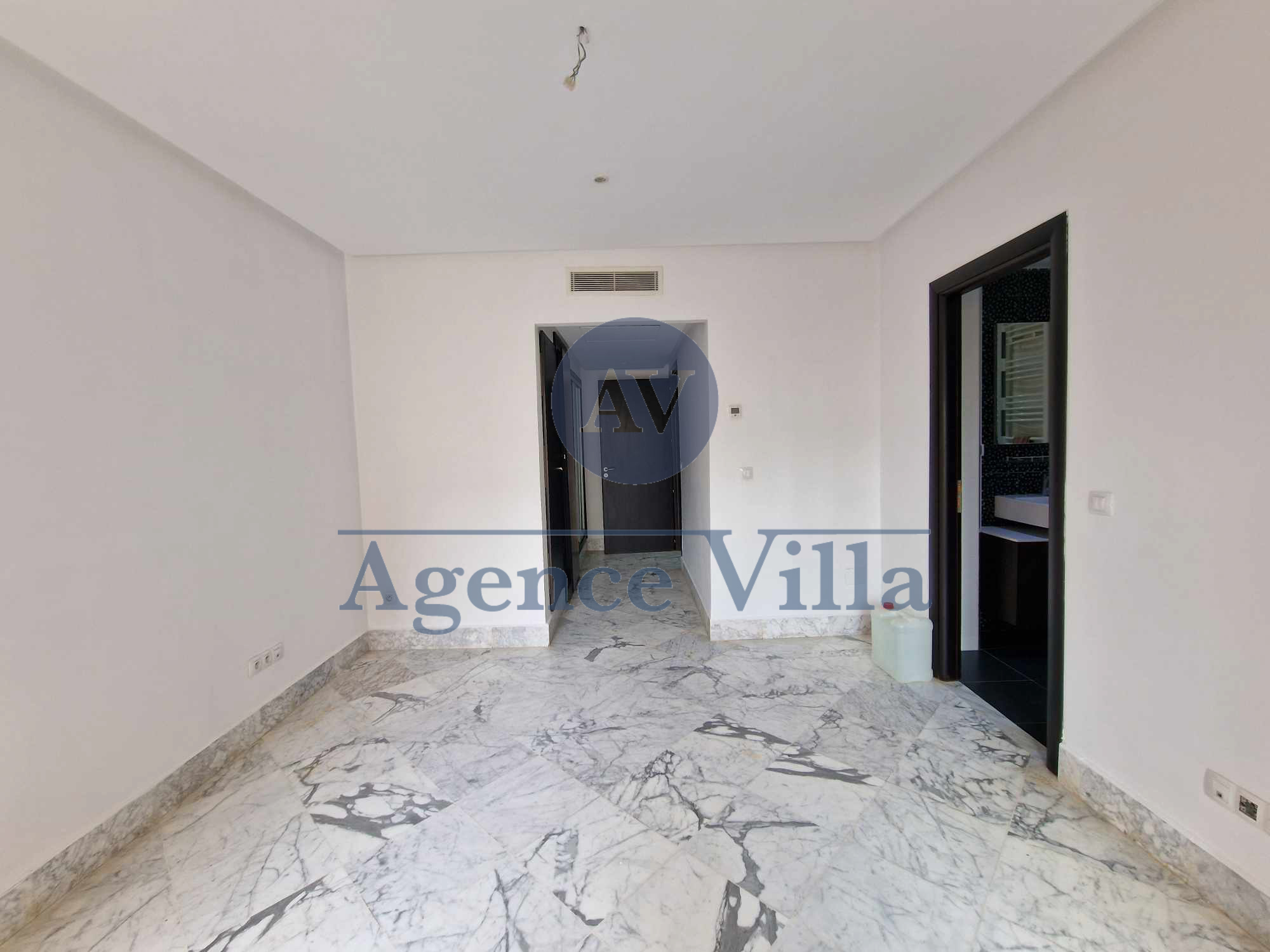 Ain Zaghouan Ain Zaghouan Location Appart. 4 pices Un duplex s3 avec jardin  ain zaghouan nord