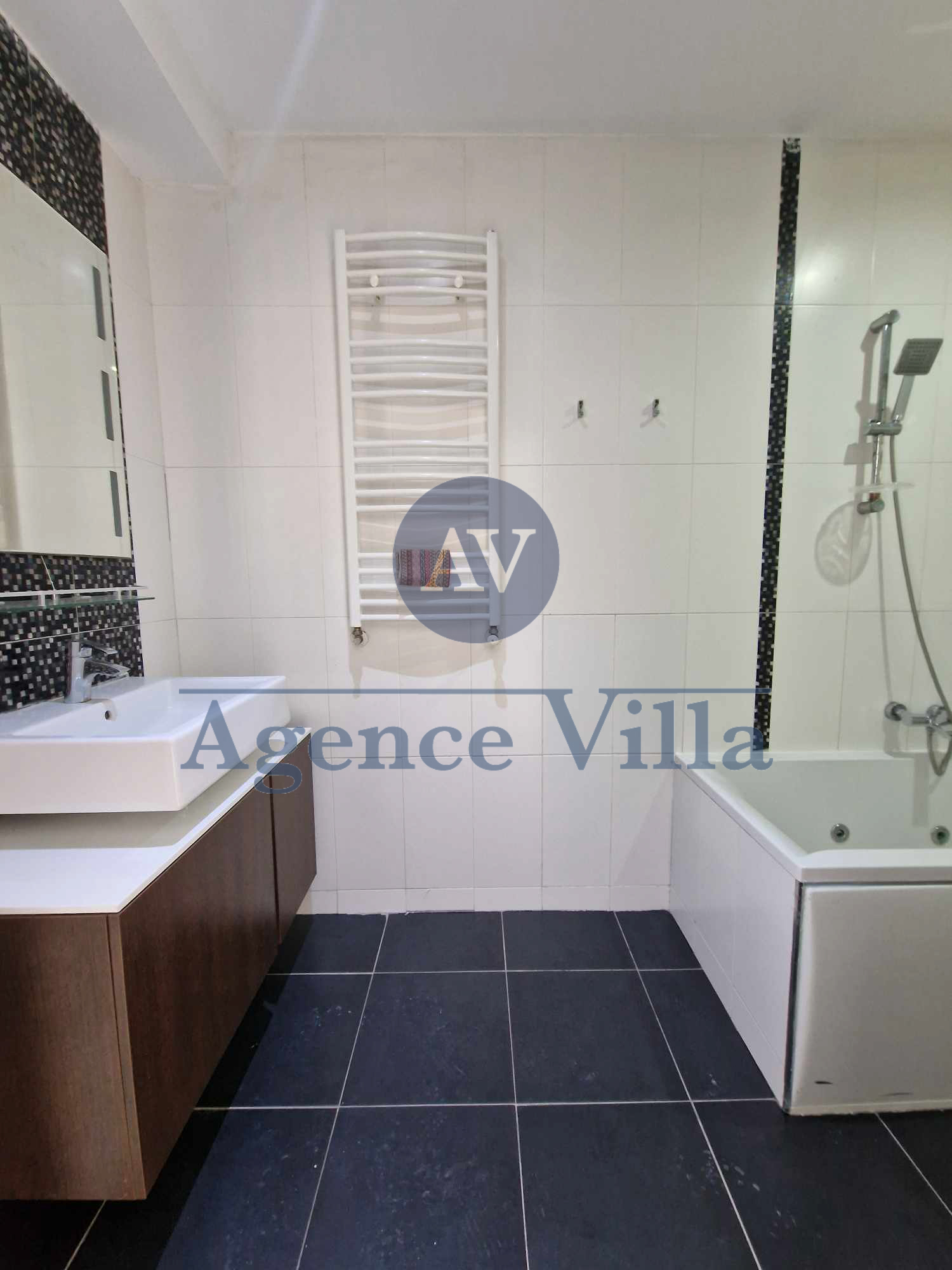 Ain Zaghouan Ain Zaghouan Location Appart. 4 pices Un duplex s3 avec jardin  ain zaghouan nord