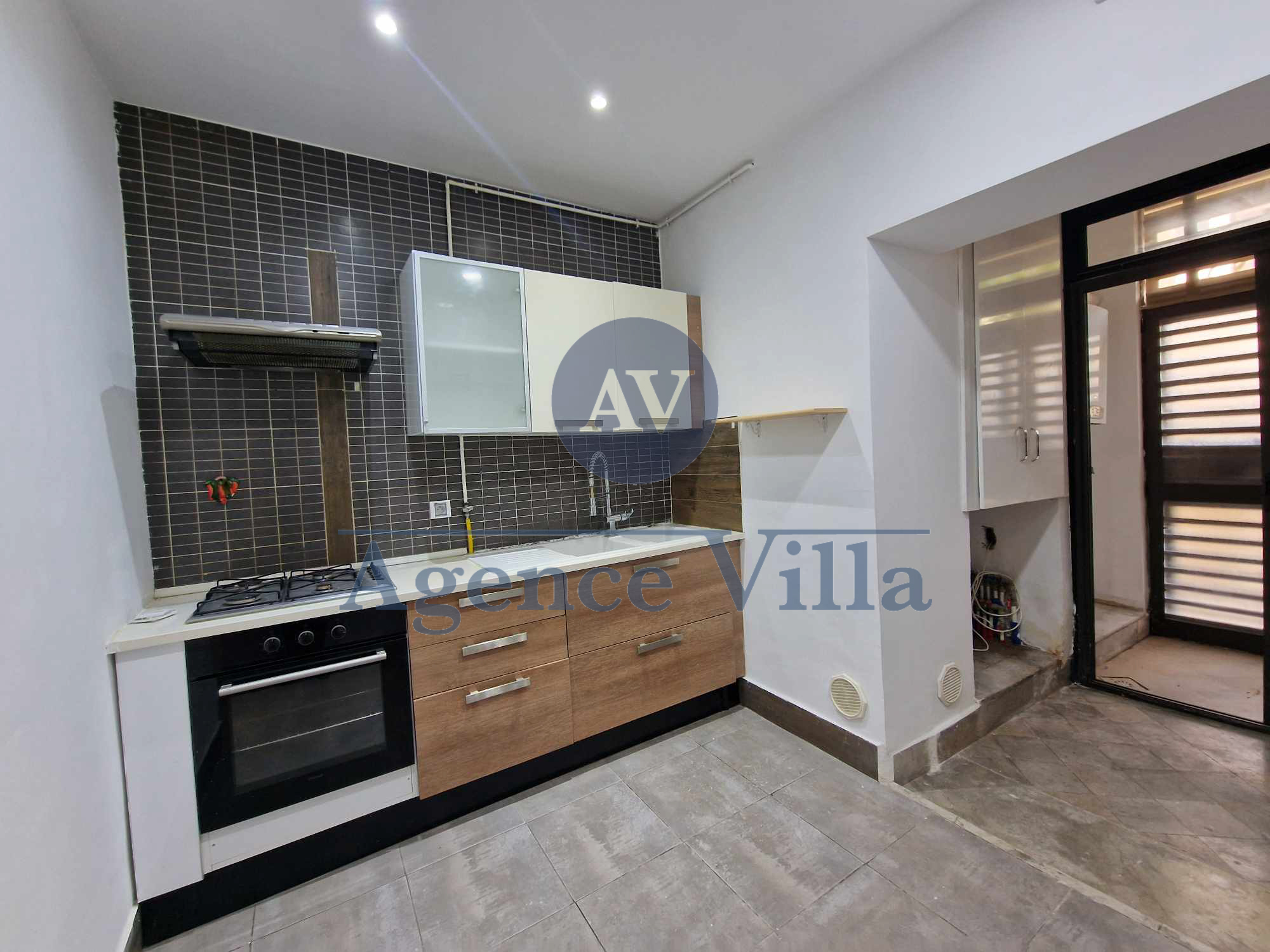 Ain Zaghouan Ain Zaghouan Location Appart. 4 pices Un duplex s3 avec jardin  ain zaghouan nord