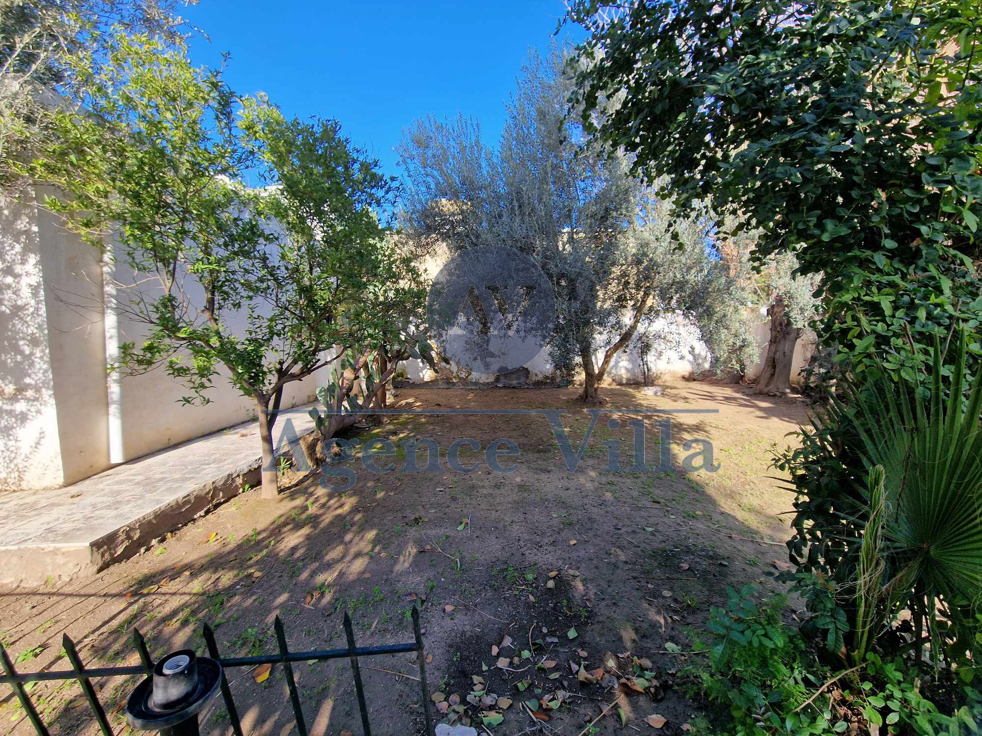 La Soukra Borj Louzir Vente Maisons Une villa sur deux niveaux  borj louzir