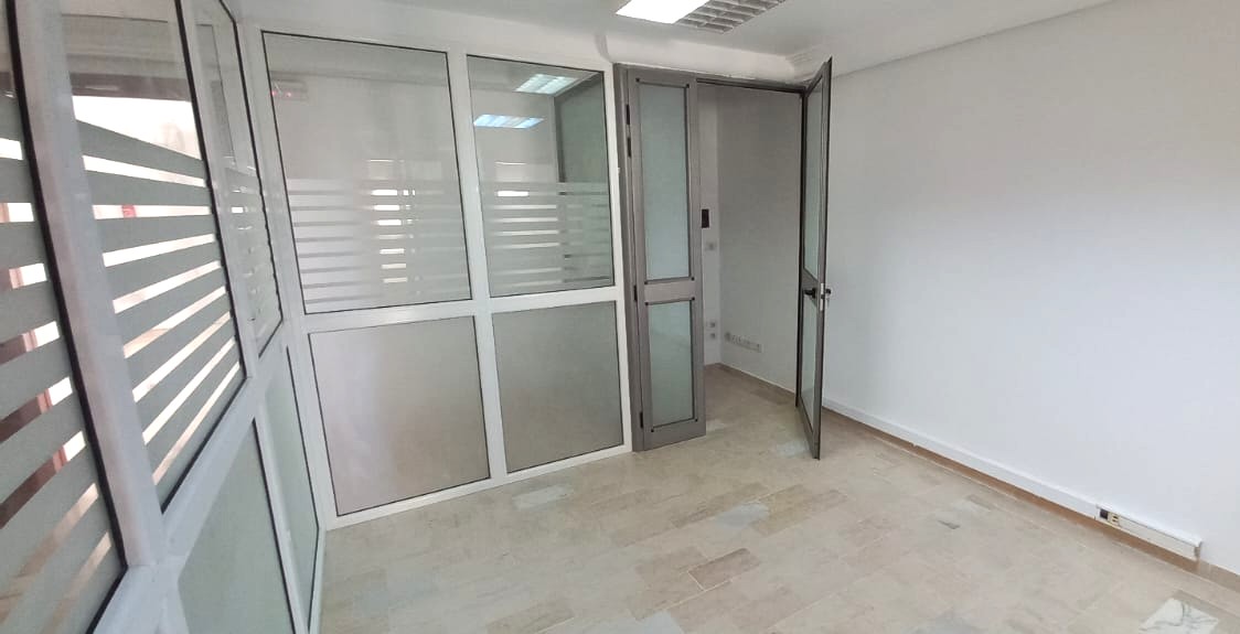 La Marsa Berge Du Lac Bureaux & Commerces Bureau Un plateau de 240m2 au lac 1