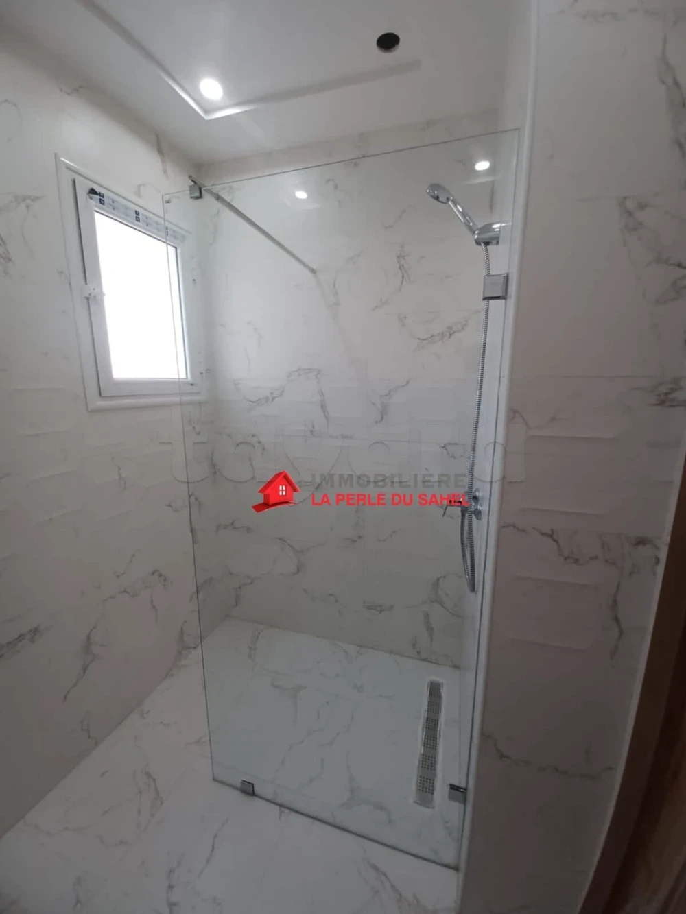 Akouda Tantana Vente Appart. 2 pices Tres beau appartement