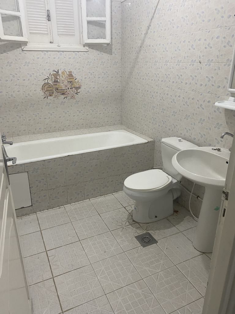 Ariana Ville Cite Ennouzha Location Appart. 3 pices Etage de villa s2 ariana pour 2 ou 3 personnes