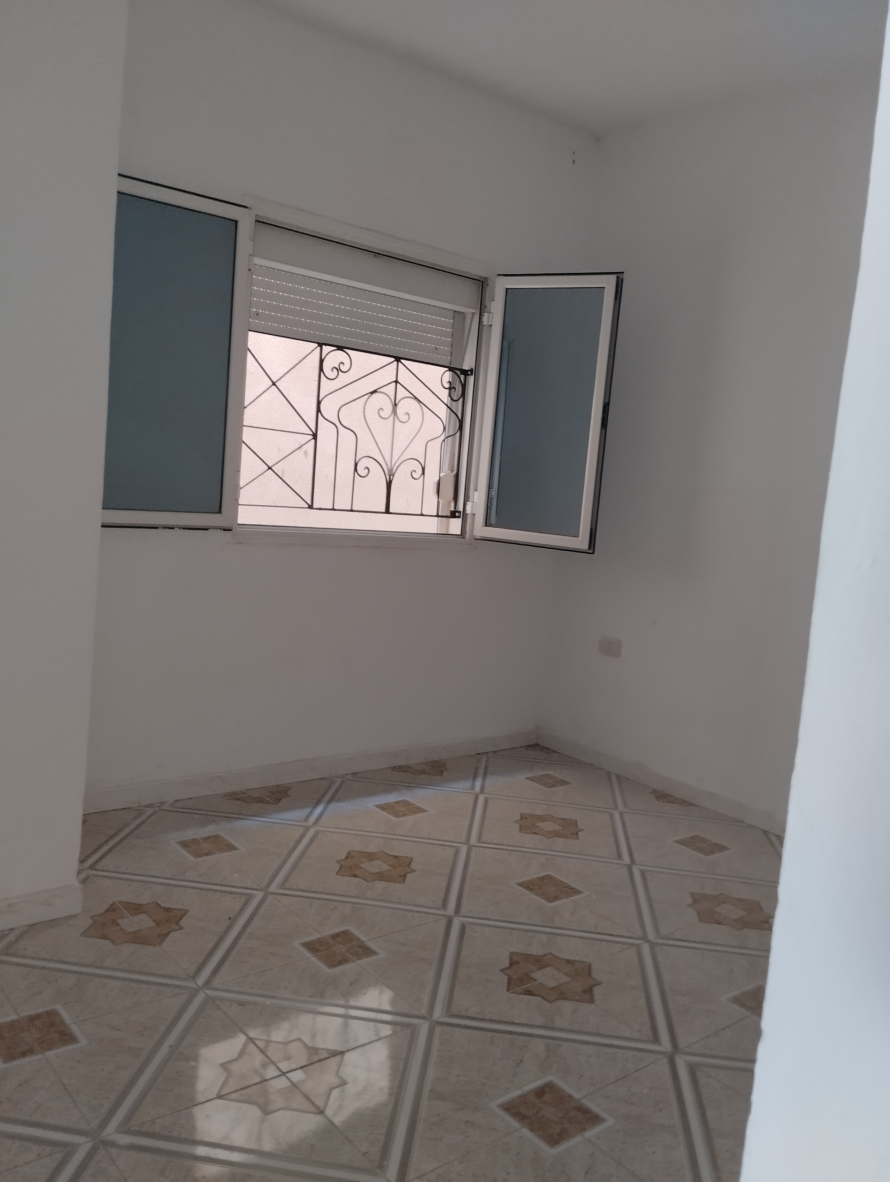 El Kram Le Kram Ouest Location Appart. 4 pices Appartement 1 re etage
