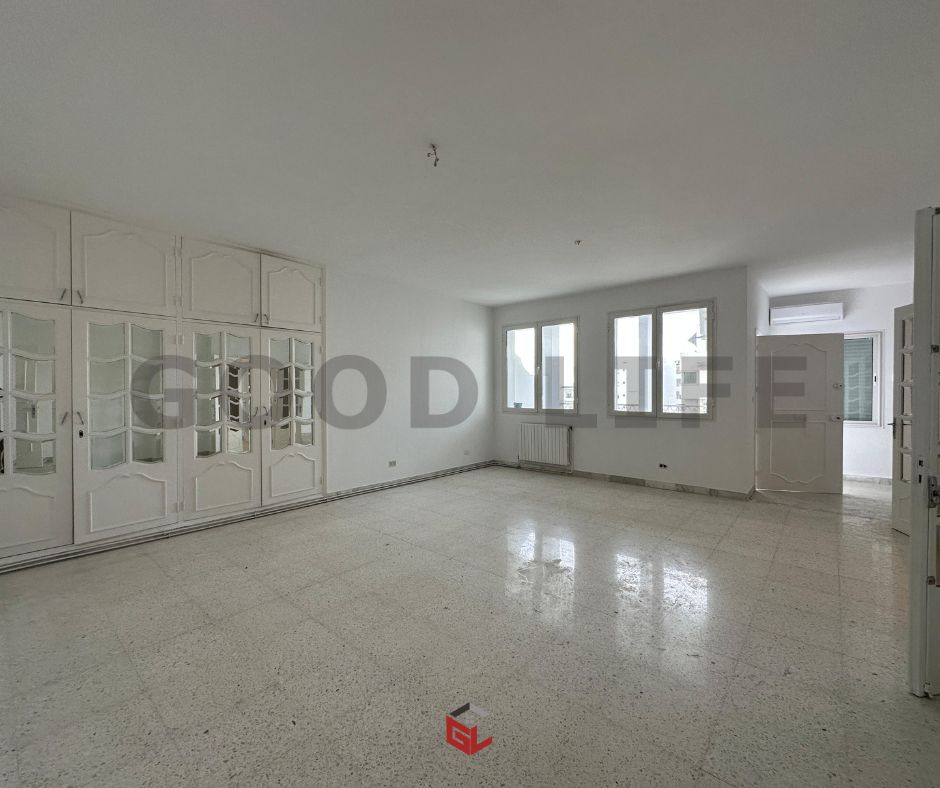 La Marsa Marsa Safsaf Location Appart. 5 pices+ S4  la marsa plage