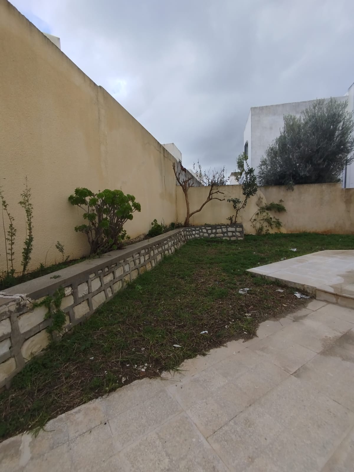 El Menzah El Menzah 9 Location Appart. 5 pices+ Charmante villa  el menzah9c