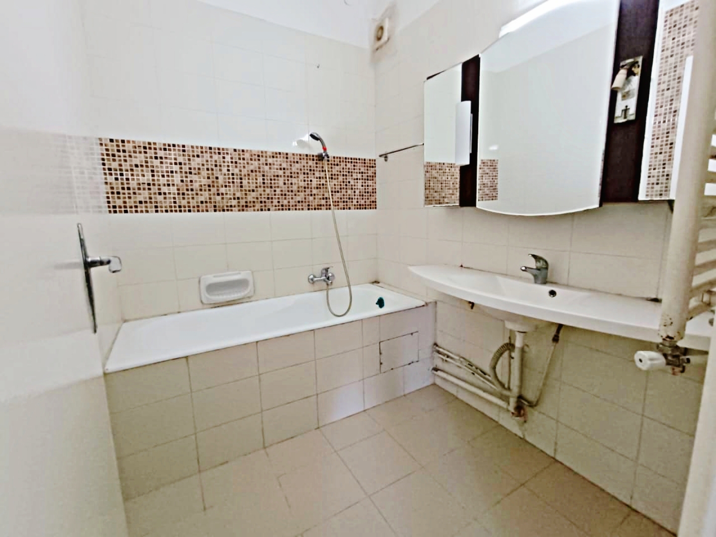 La Soukra Cite Hedi Nouira Vente Appart. 3 pices S2 cit hedi nouira