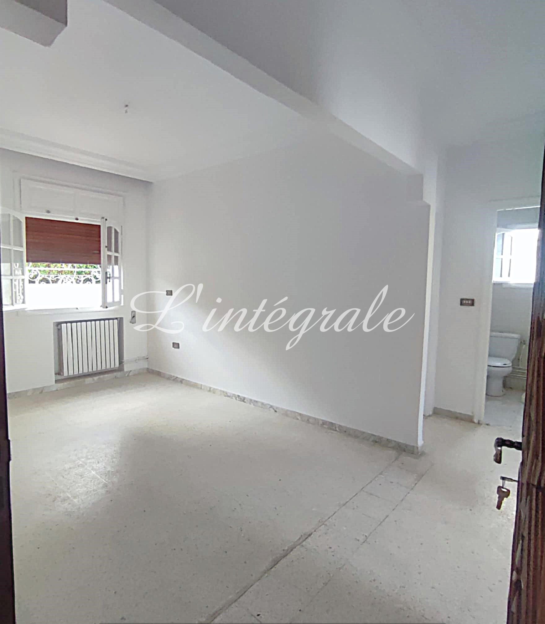 Ariana Ville Cite Ennasr 2 Location Appart. 3 pices S2 au rez de chausse d'une villa