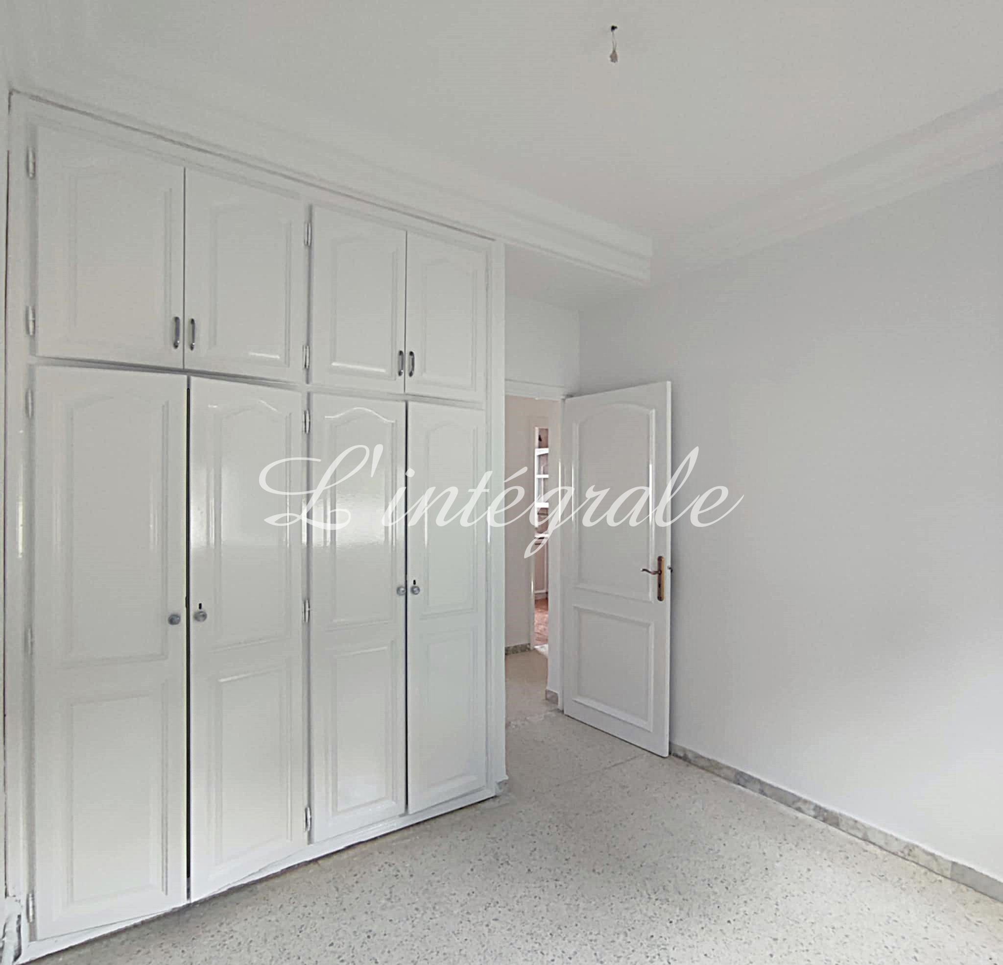 Ariana Ville Cite Ennasr 2 Location Appart. 3 pices S2 au rez de chausse d'une villa