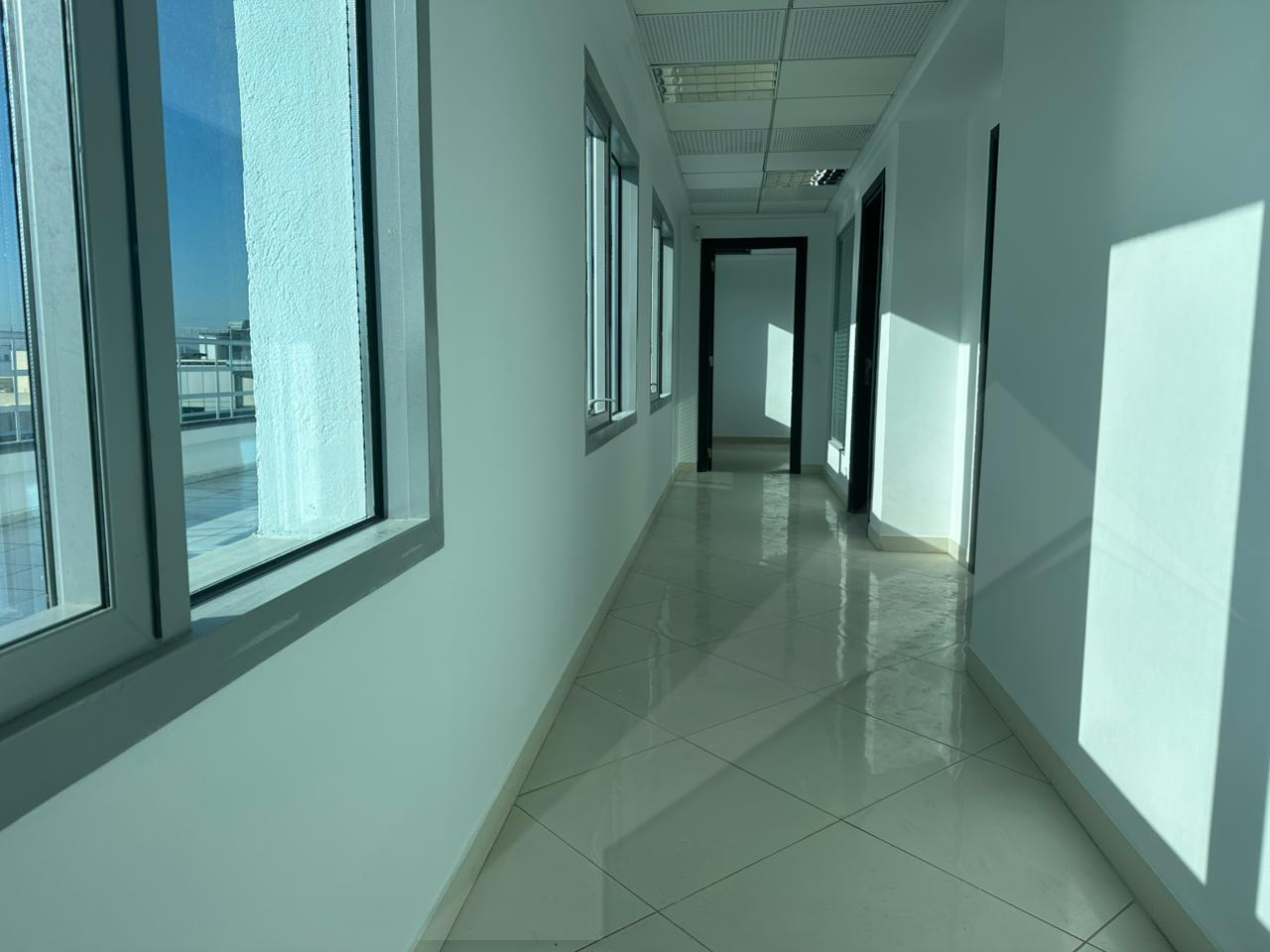 La Marsa Berge Du Lac Bureaux & Commerces Bureau Bureau avec terrasse au lac1