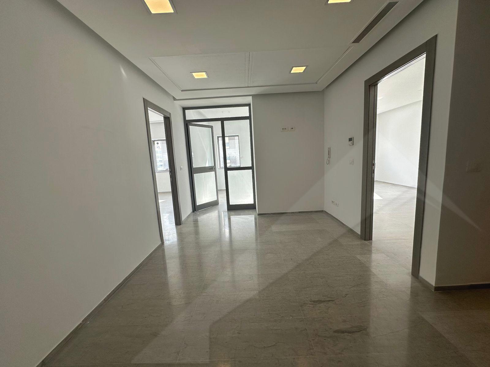 La Marsa Berge Du Lac Bureaux & Commerces Bureau Al bureau 94m2 lac2