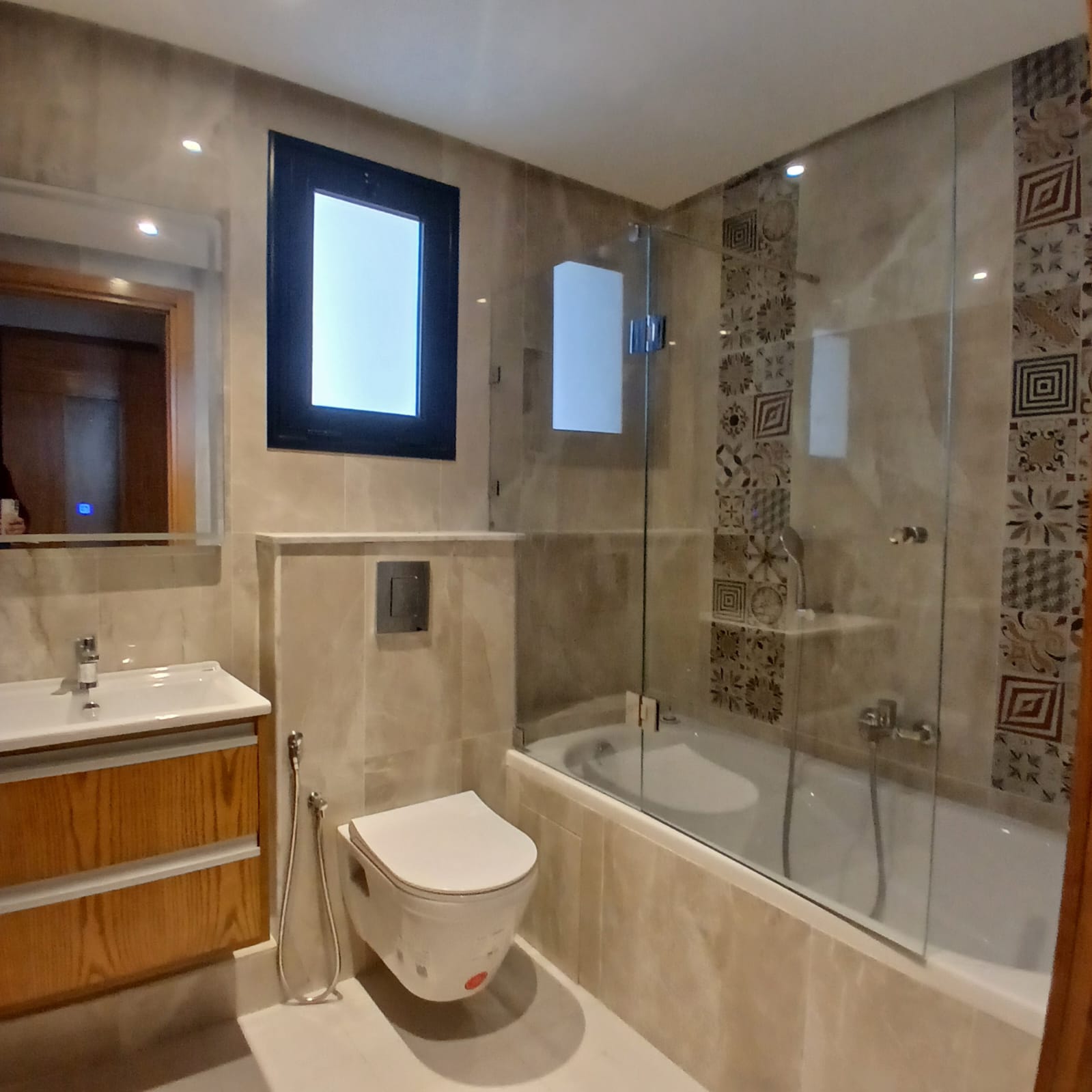 La Soukra La Soukra Location Appart. 4 pices S3 avec grand terrasse neuf