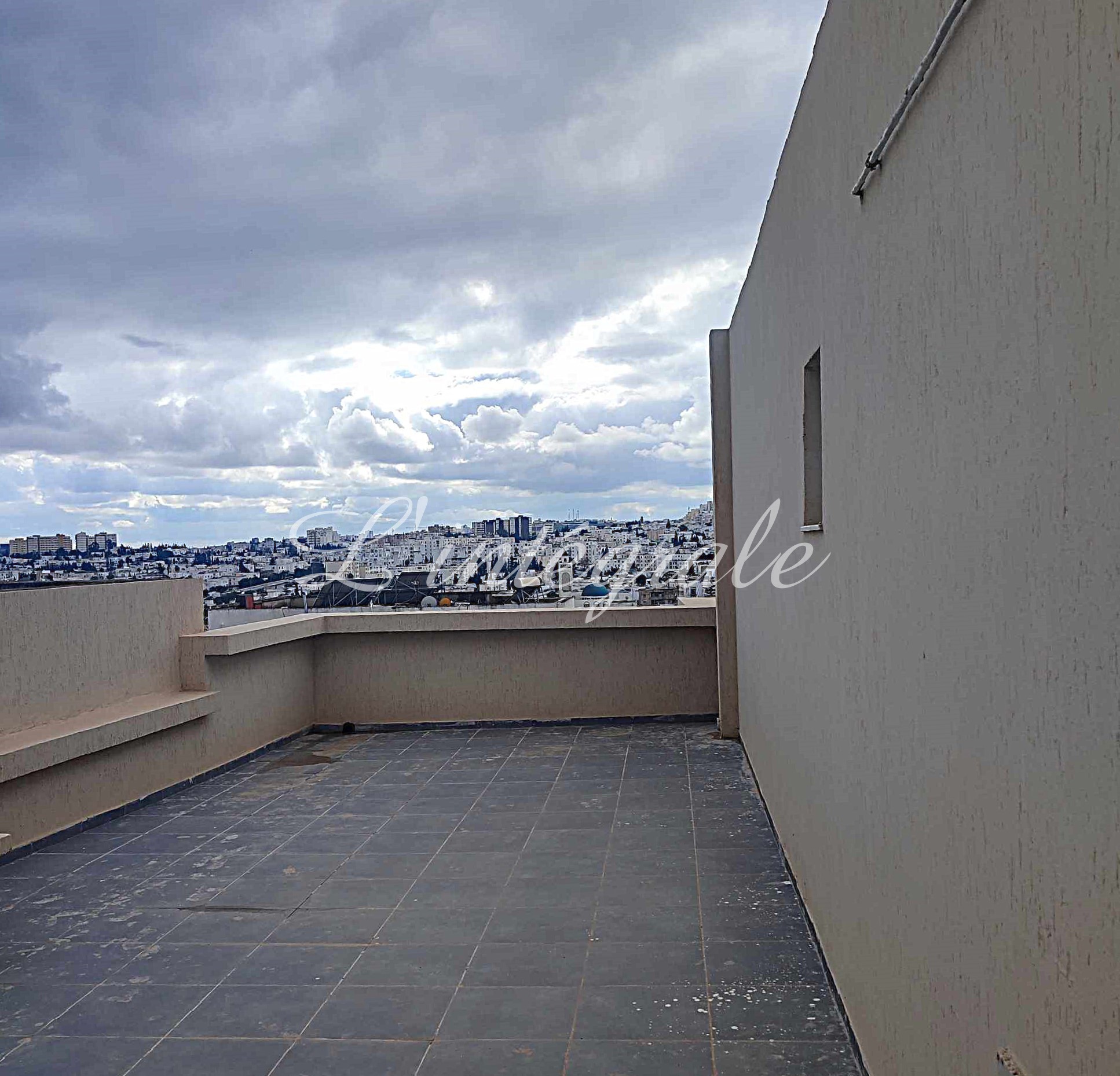 Ariana Ville Cite Ennasr 2 Location Appart. 3 pices S2 avec suite parentale et terrasse