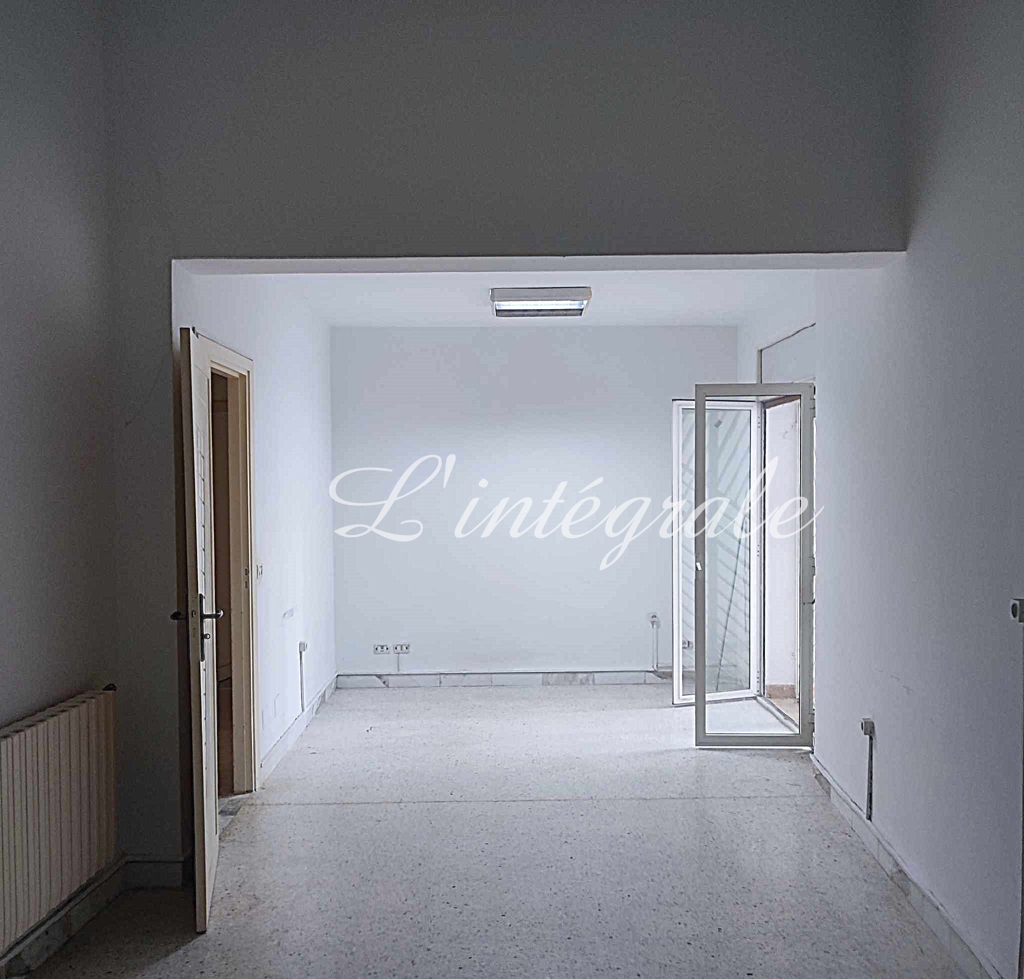 Ariana Ville Cite Ennasr 2 Location Appart. 2 pices Grand s1 avec petit jardin