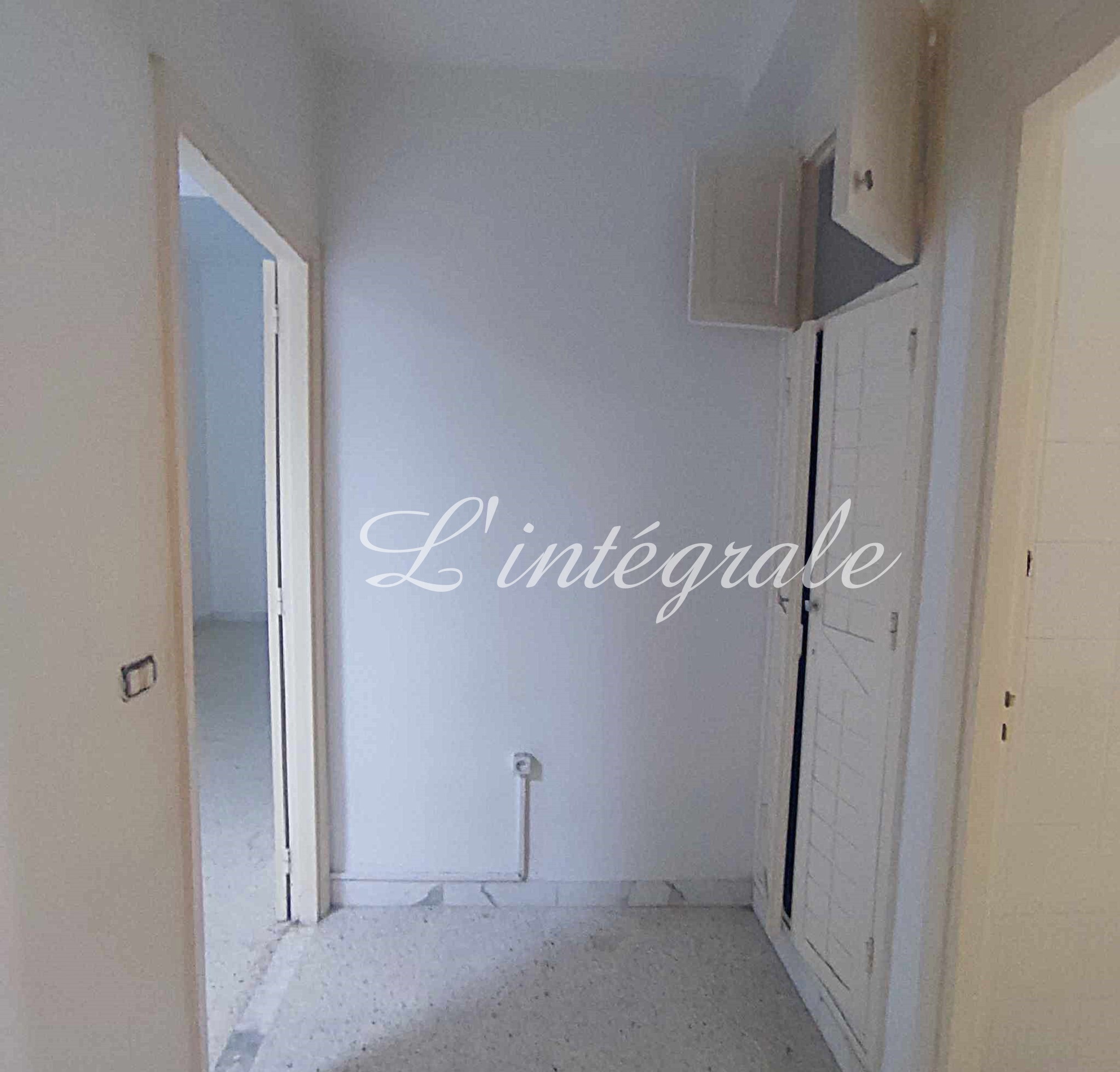 Ariana Ville Cite Ennasr 2 Location Appart. 2 pices Grand s1 avec petit jardin