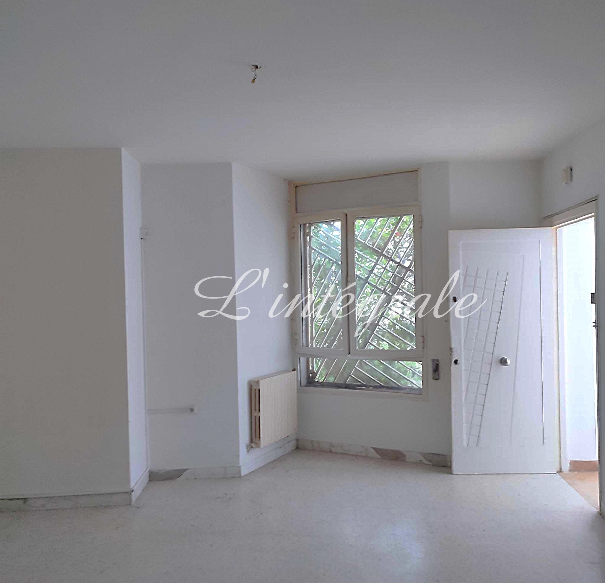 Ariana Ville Cite Ennasr 2 Location Appart. 2 pices Grand s1 avec petit jardin