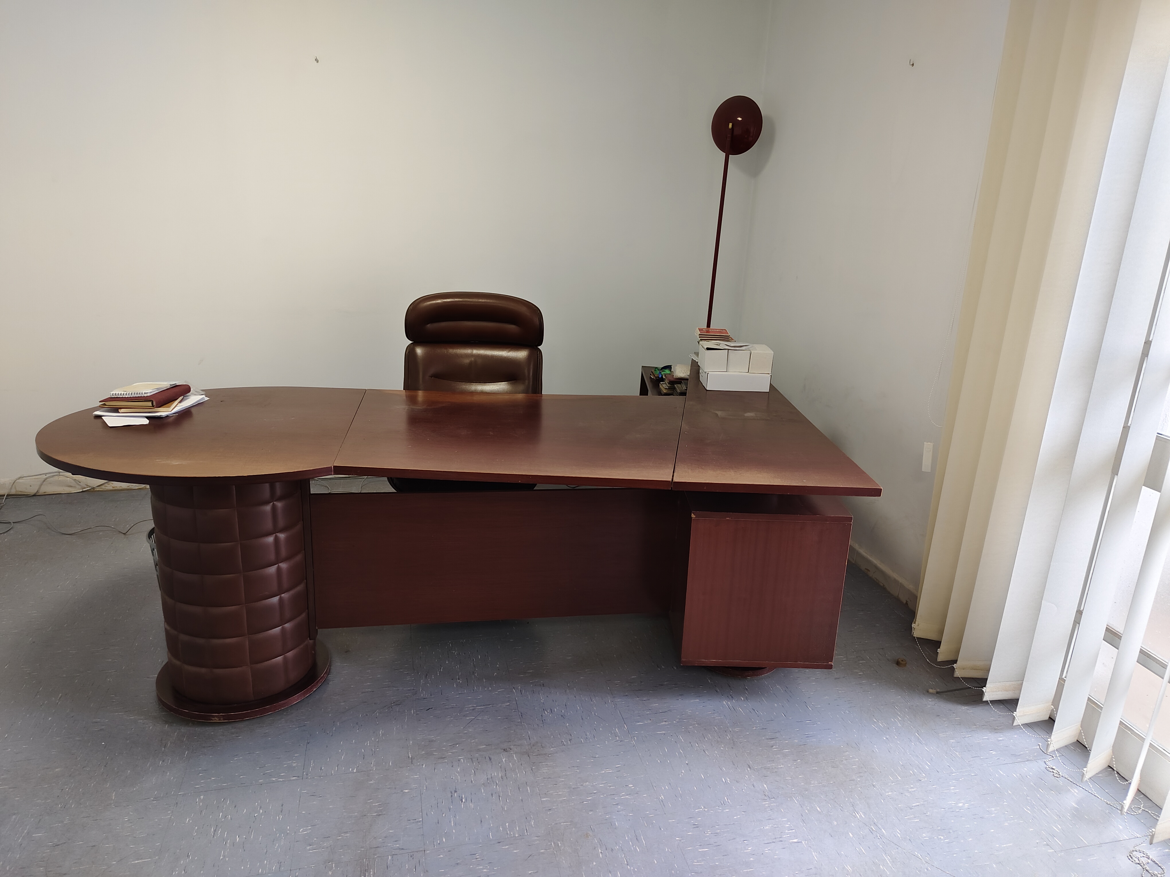 Cite El Khadra Cite El Khadra Meubles de bureau Bureaux - Tables Bureau de direction en excellent tat