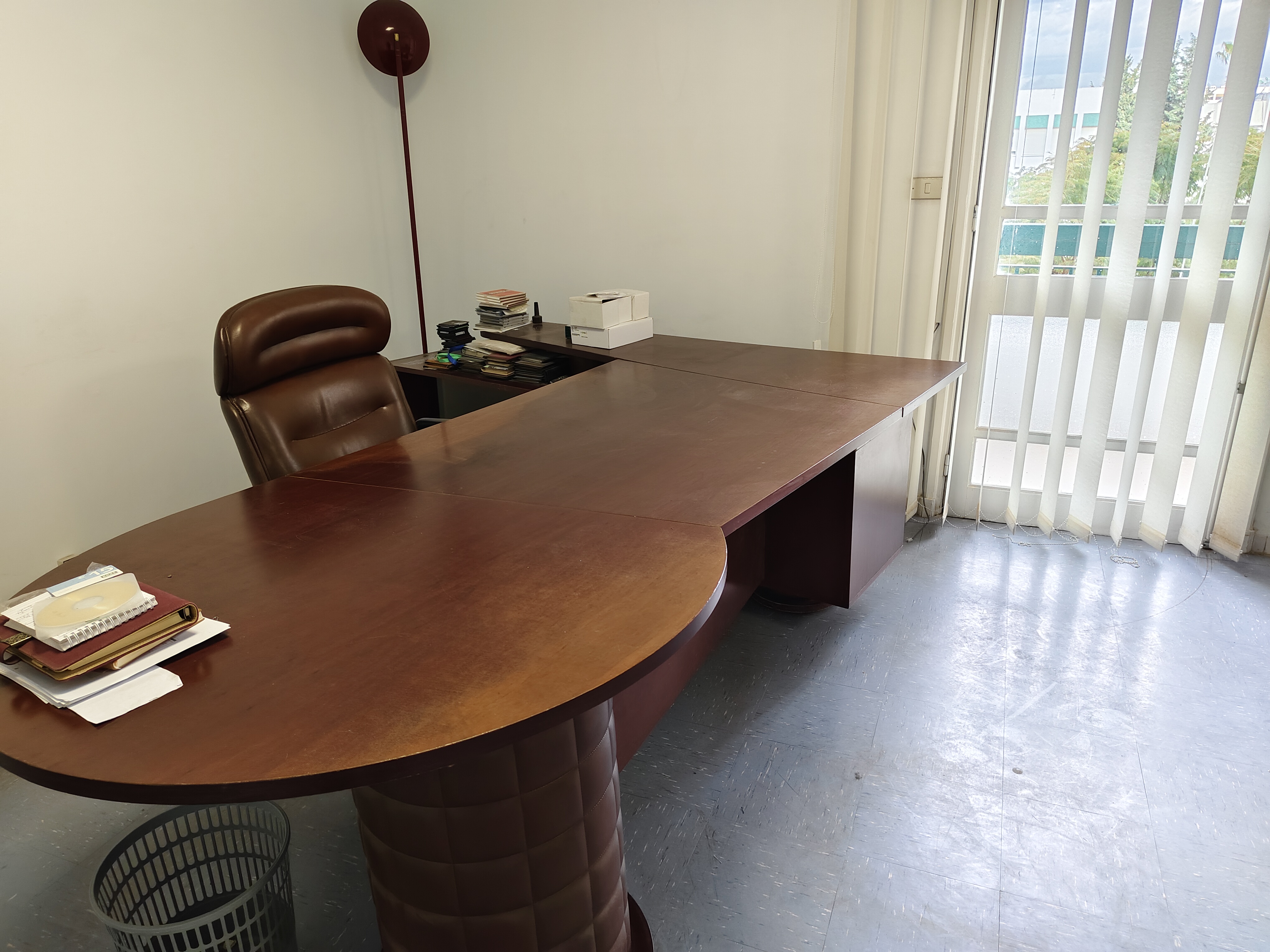 Cite El Khadra Cite El Khadra Meubles de bureau Bureaux - Tables Bureau de direction en excellent tat