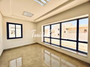 La Marsa Berge Du Lac Location Appart. 1 pice A  un bureau a8 ref641a