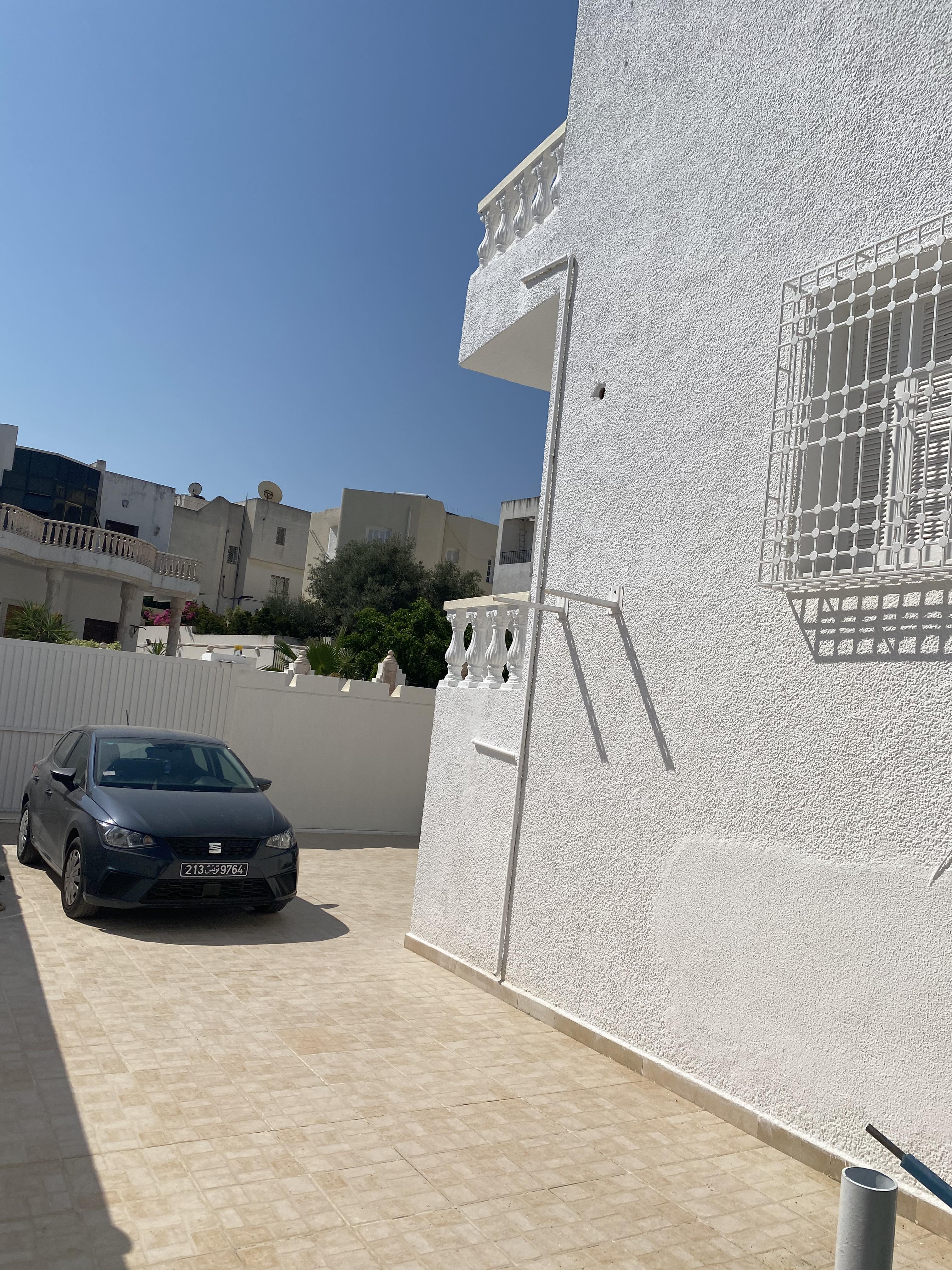 El Menzah El Menzah 9 Vente Maisons Particulier vend villa prestigieuse menzah 9b