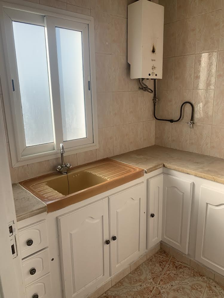 El Mourouj Cite Erriadh Location Appart. 1 pice Studio pour une fille fonctionnaire