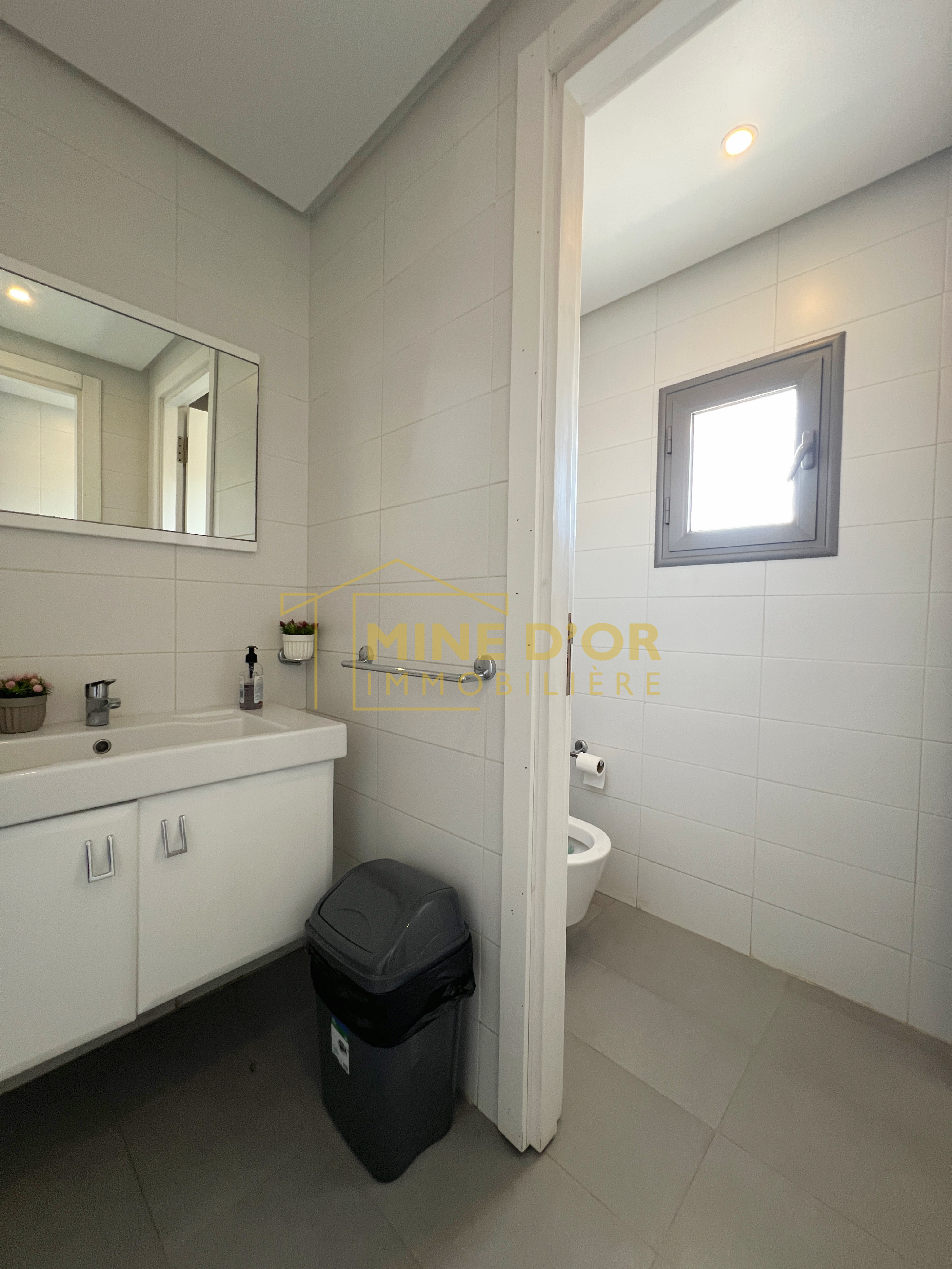 La Soukra Charguia 2 Bureaux & Commerces Bureau Bureau 180 m2 neuf  charguia 2