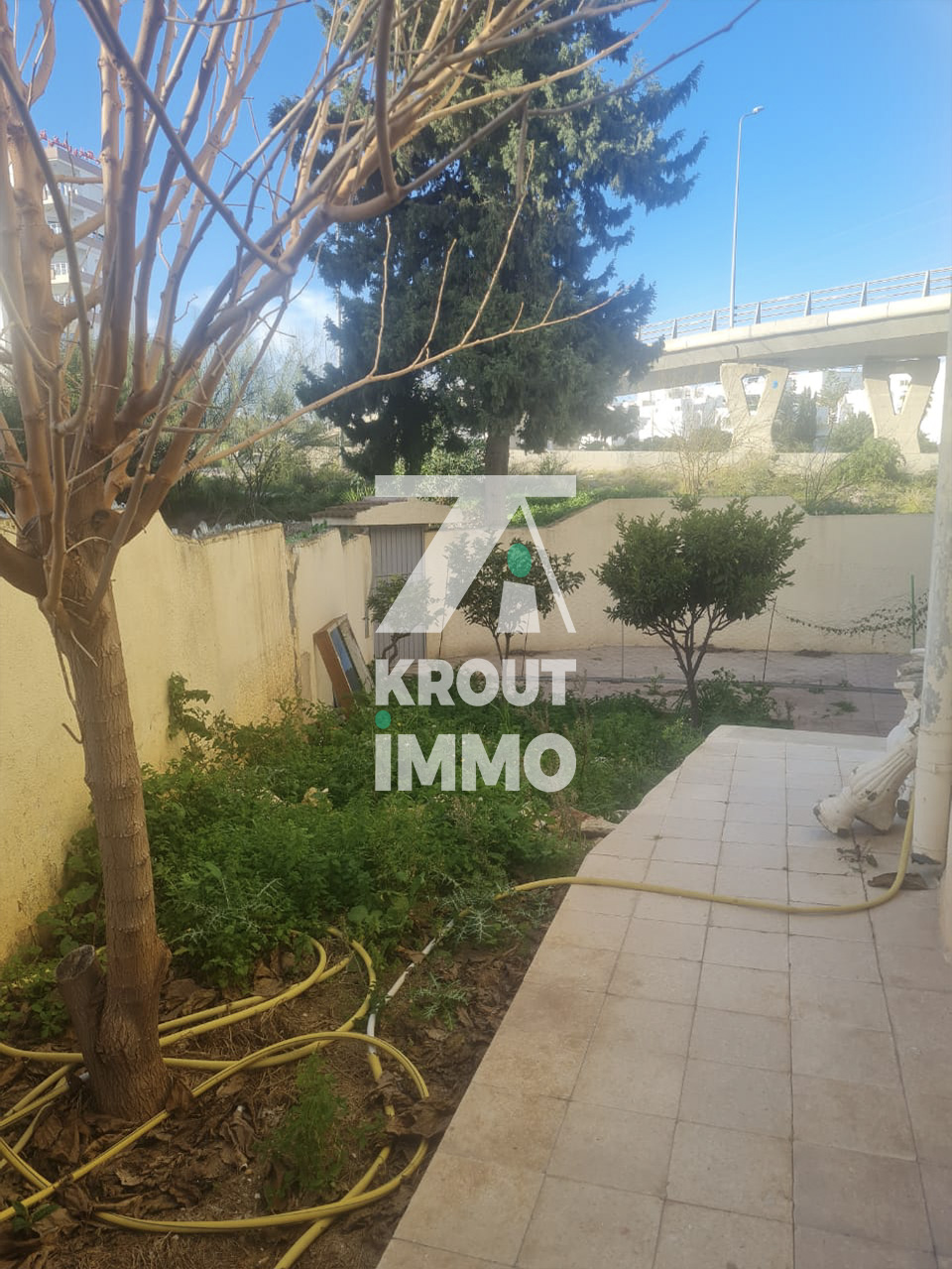 El Menzah El Manar 1 Location Appart. 2 pices Etage de villa pour usage bureautique