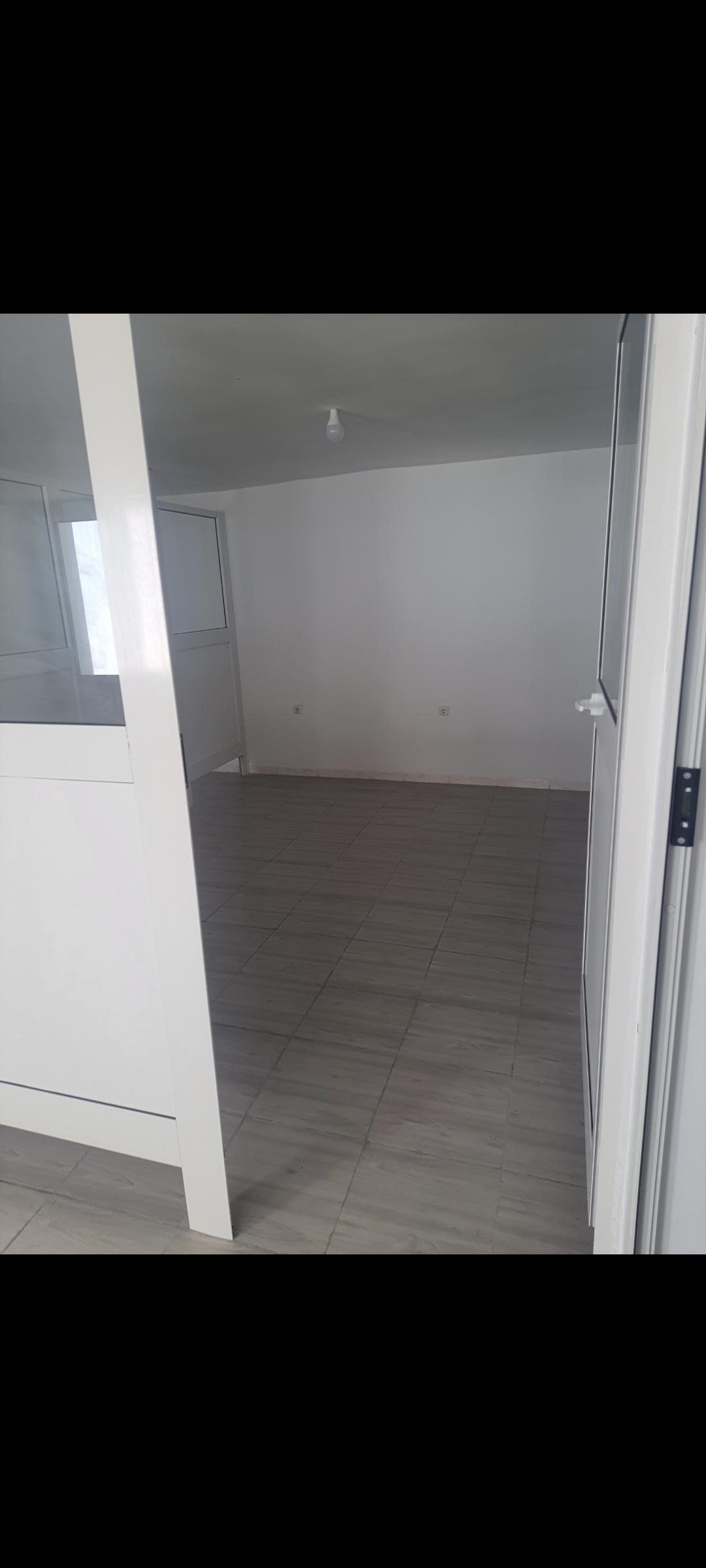 Cite El Khadra Zone urbaine nord Location Surfaces Bureau en trois espaces