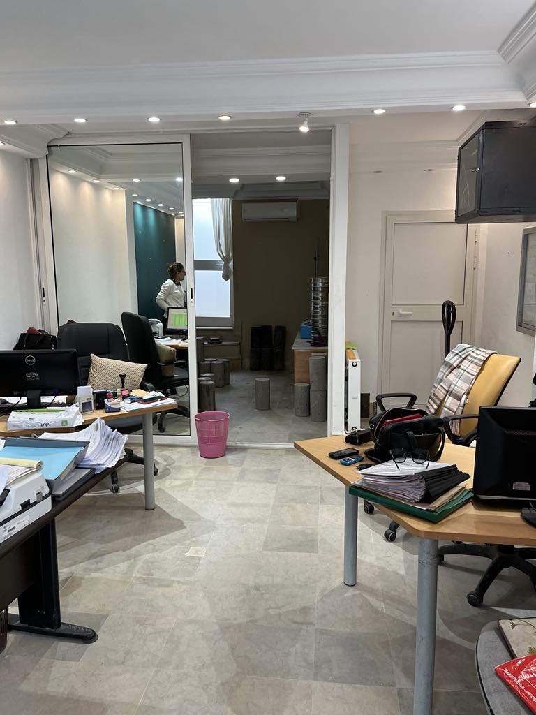 El Menzah Cite El Mahrajene Bureaux & Commerces Grance libre Local commercial 60m2