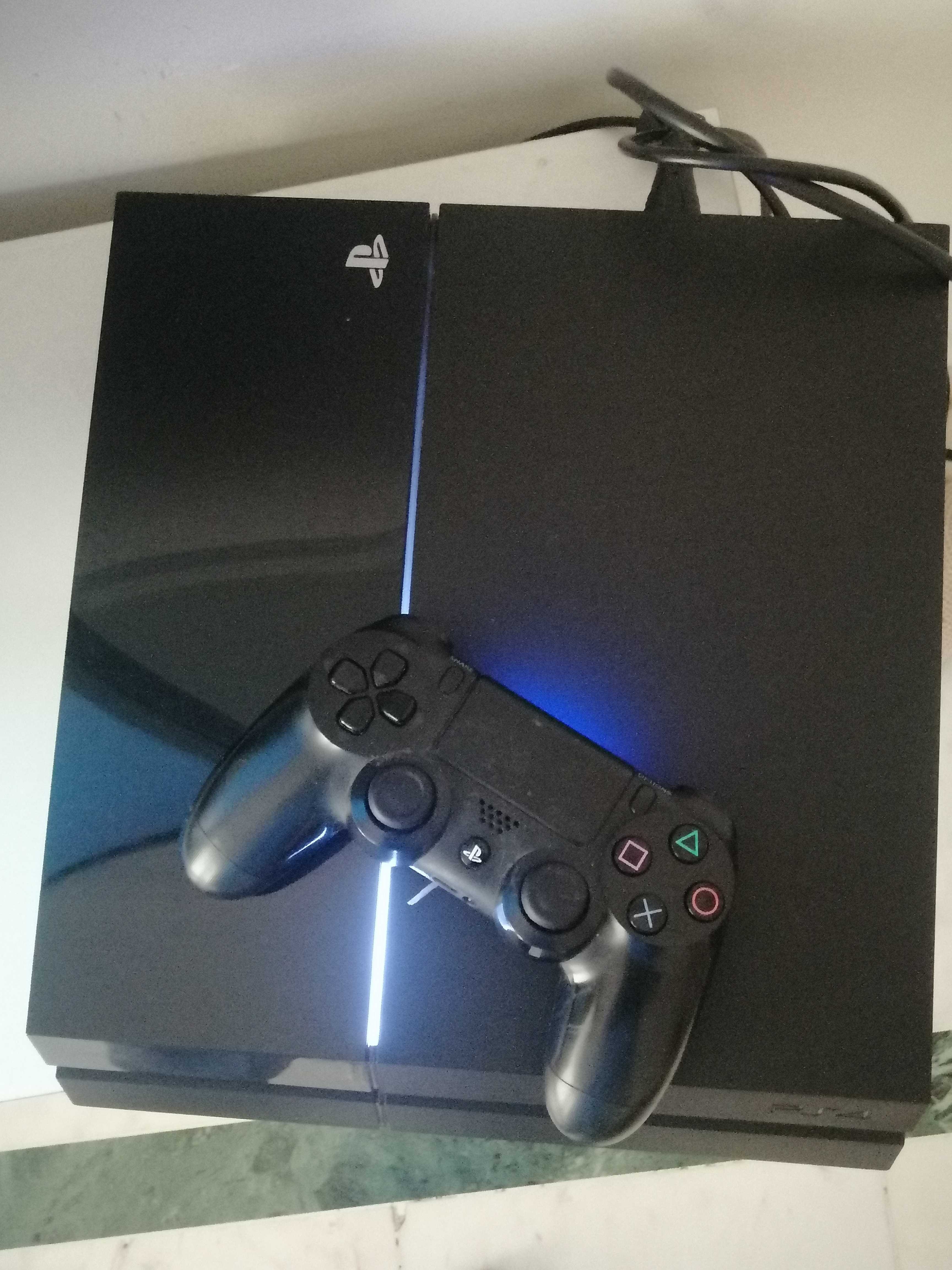 Ain Zaghouan Ain Zaghouan Playstation Autre Play 4 avec manetter original et 4 jeux