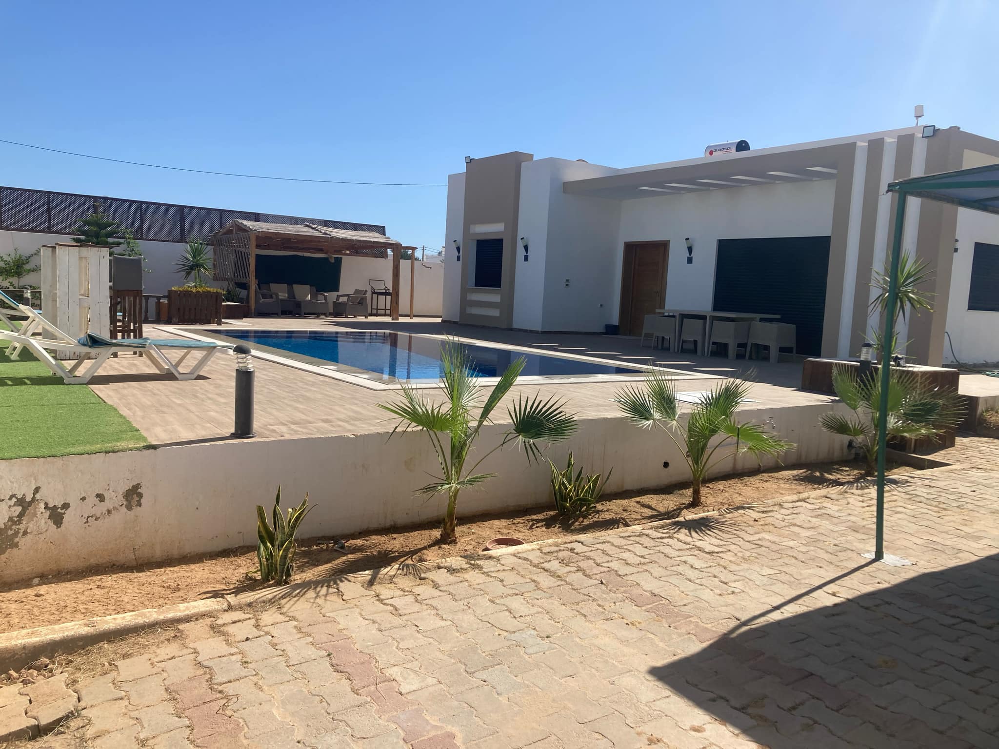 Djerba - Houmet Essouk Sidi Mehrez Location vacances Maisons Villa avec piscine la mer pied haut standing