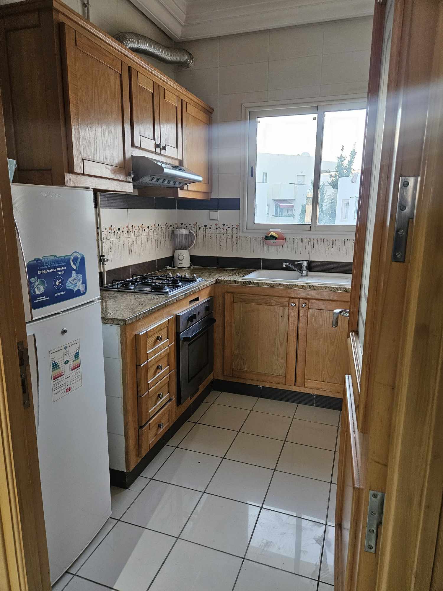 La Marsa Berge Du Lac Location Appart. 2 pices S1 meuble au lac 2 cote msb et clinique la rose