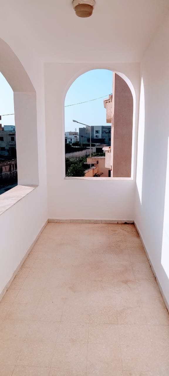 Raoued Cite Ennkhilet Location Appart. 2 pices Etage de villa