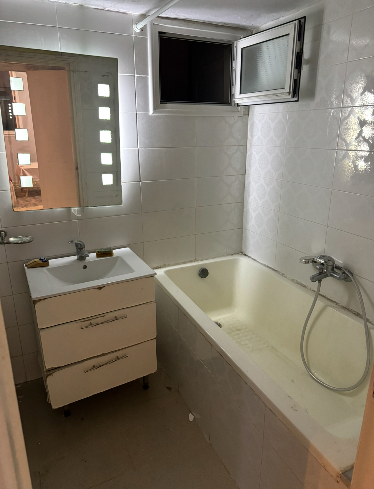 La Marsa Marsa Safsaf Location Appart. 5 pices+ Etage de villa  la marsa residence
